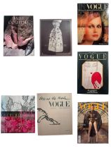 7 ouvrages sur la Haute Couture et le magazine Vogue.