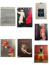 7 ouvrages sur Jean-Paul Gaultier, Dries Van Noten, Sonia Rikiel, John Galliano et Issey Miyake.