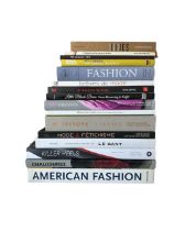 Ensemble de 16 livres sur la Mode et les Accessoires.