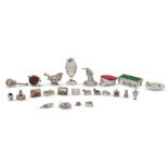 A small collection of silverware (qty)