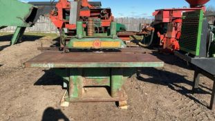 Ekstrom Carlson Straight Line Rip Saw