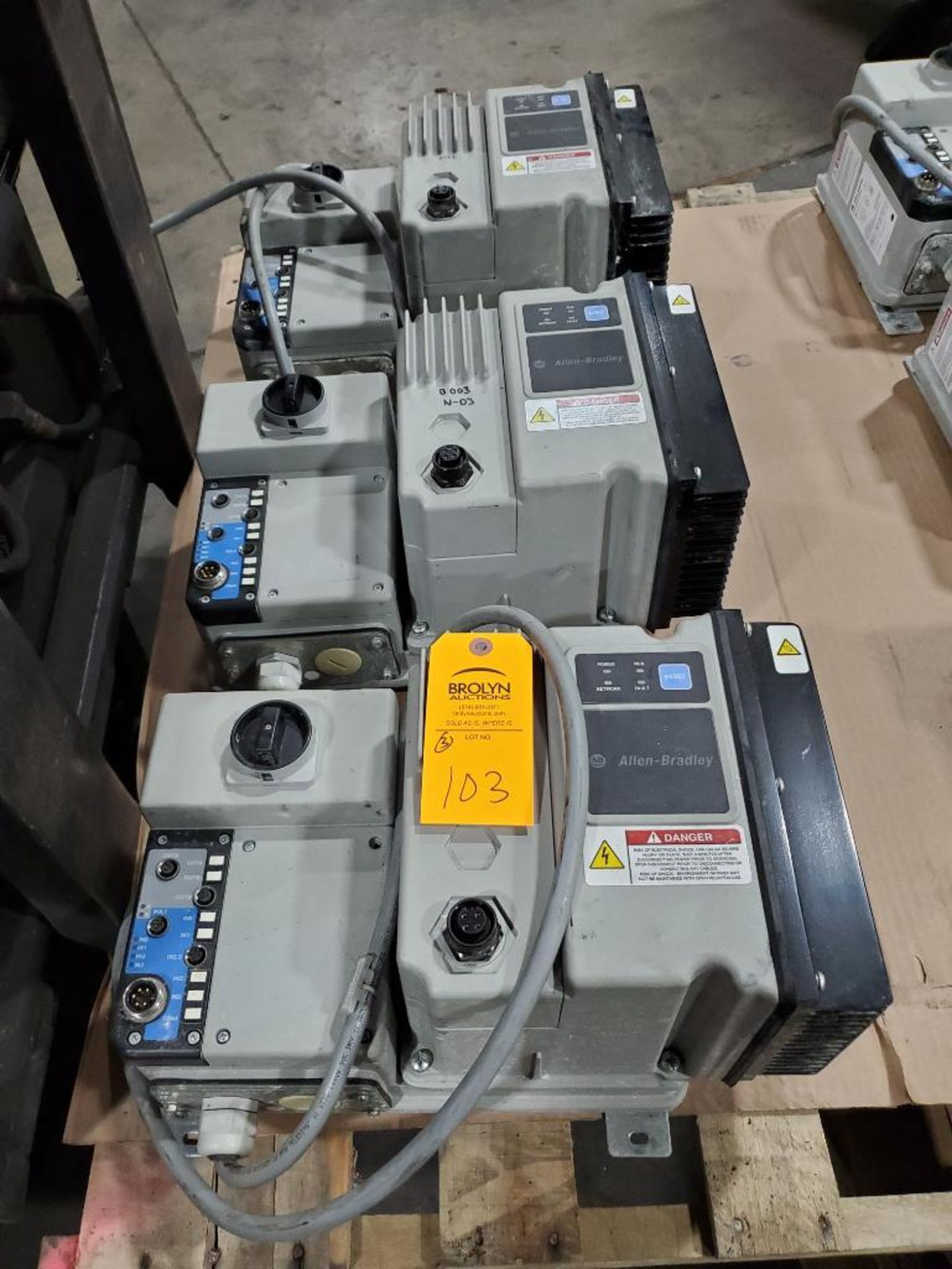 Qty 3 - Allen Bradley ArmorStart Control Module. Catalog 284D-FVD1P4Z ...