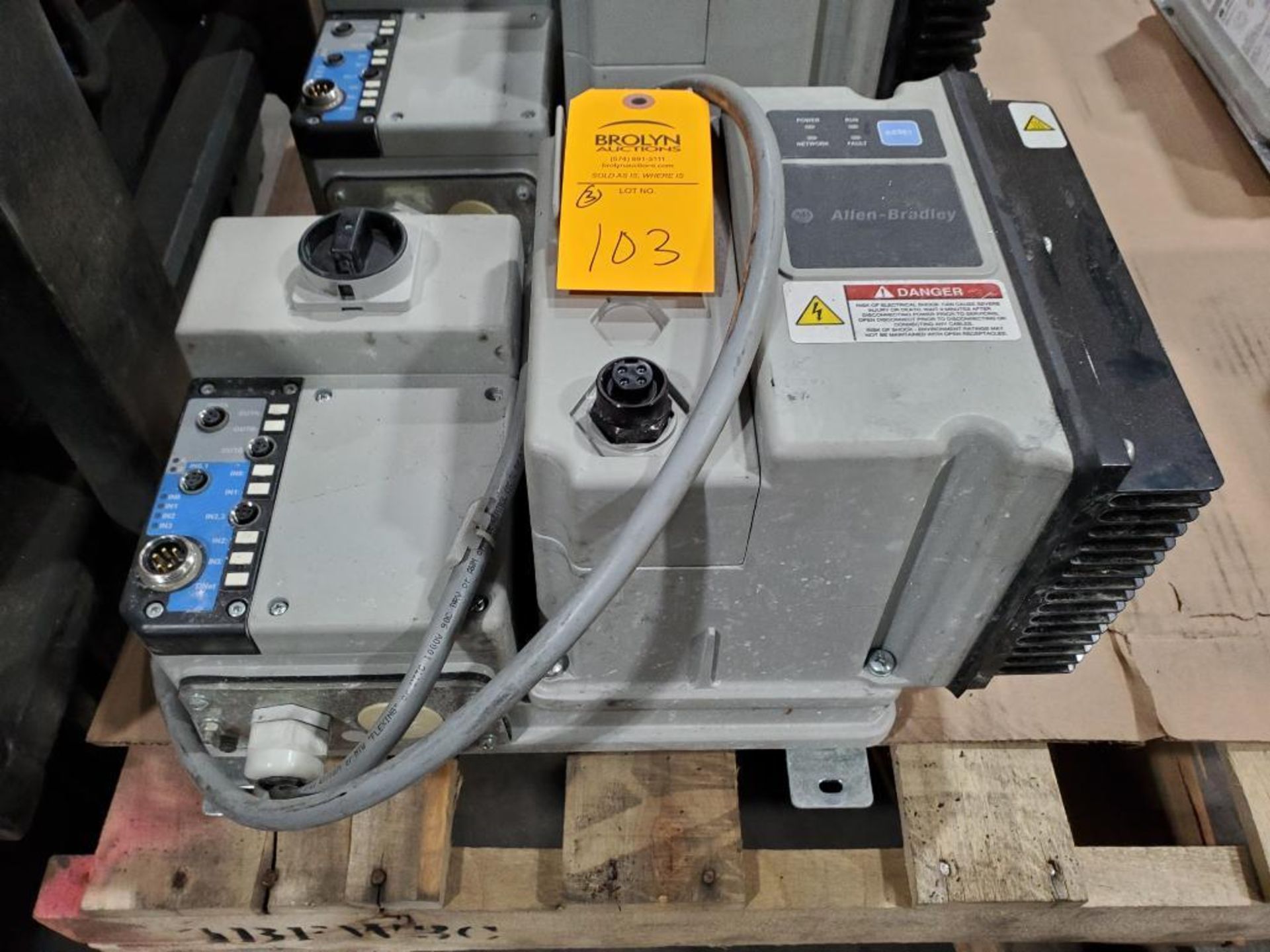 Qty 3 - Allen Bradley ArmorStart Control Module. Catalog 284D-FVD1P4Z ...