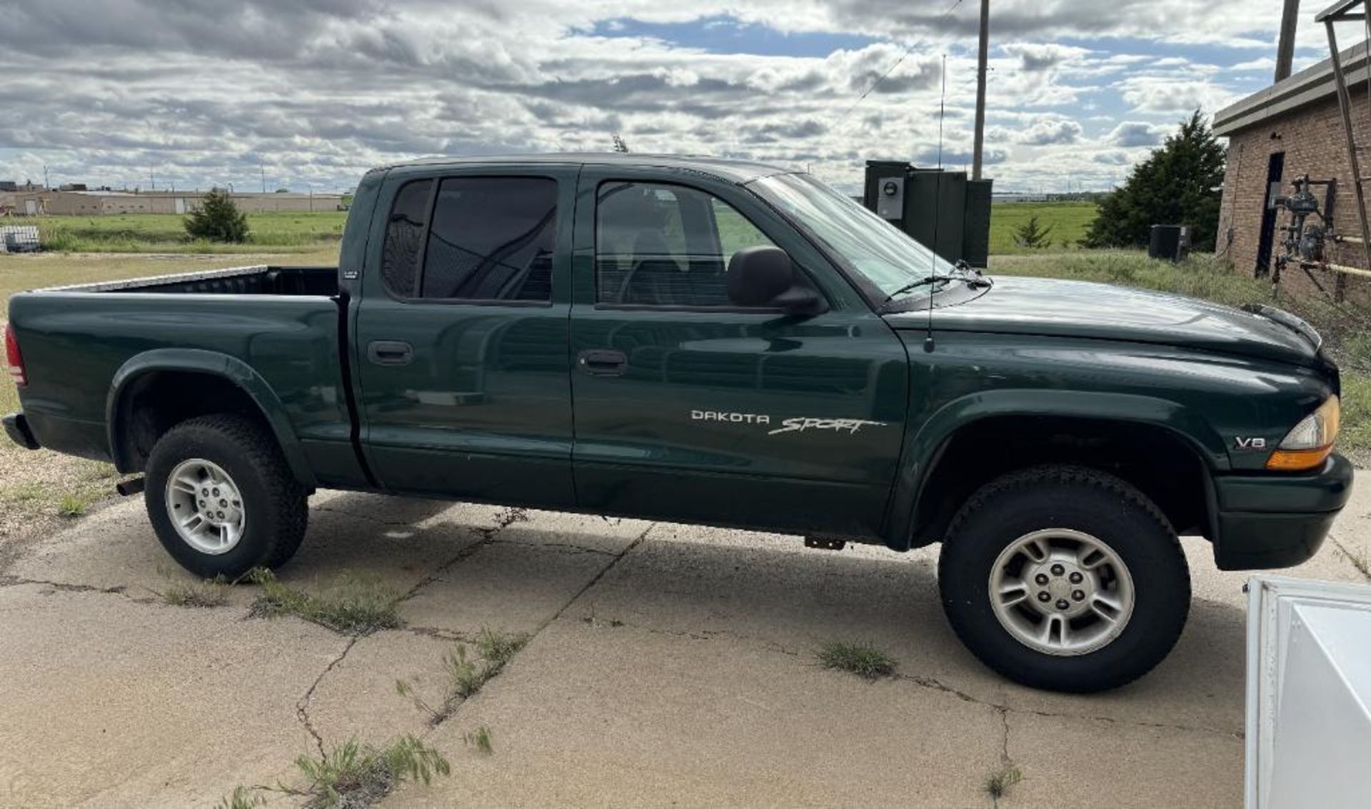 Dodge Dakota Sport V8 1999 Quad Cab 4x4 Pick-Up Truck. VIN# 1B7GG2AN5YS641676, Miles 119201. - Image 5 of 23