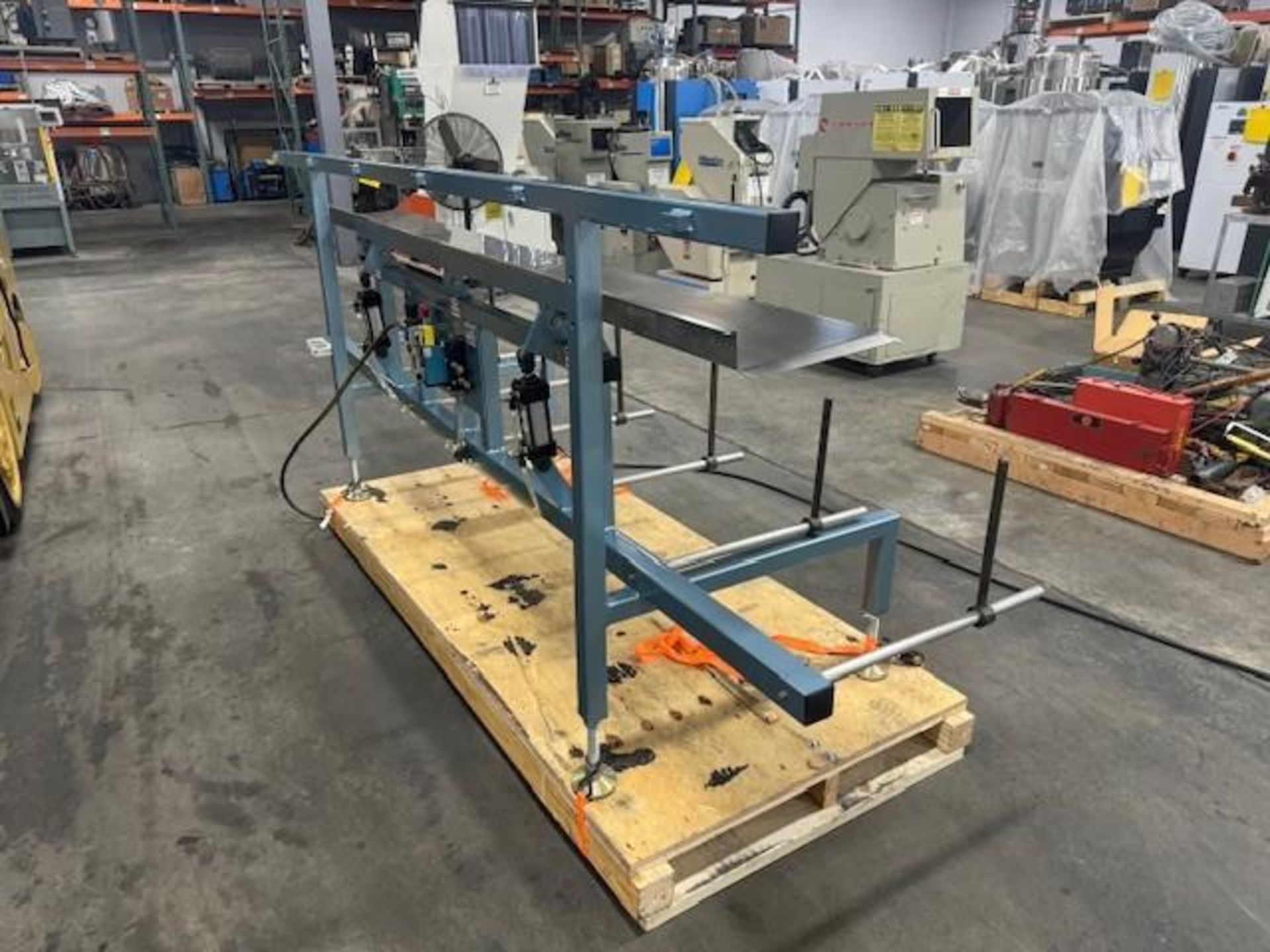 Conair Model: DT8-12 stainless steel dump table. Table size 12" wide x ...
