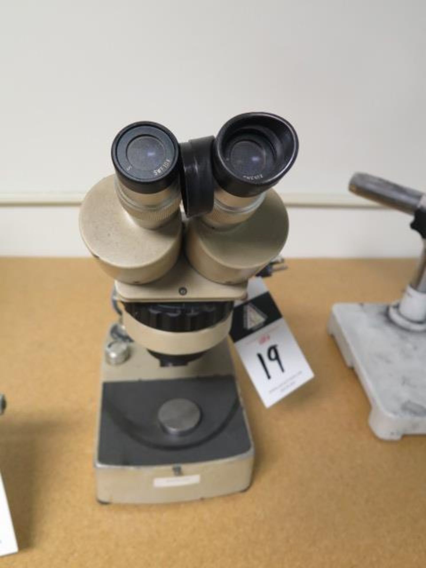 { Group of lots: 19, 20, 21 } Mitutoyo Tool Makers Microscope w/ Light ...