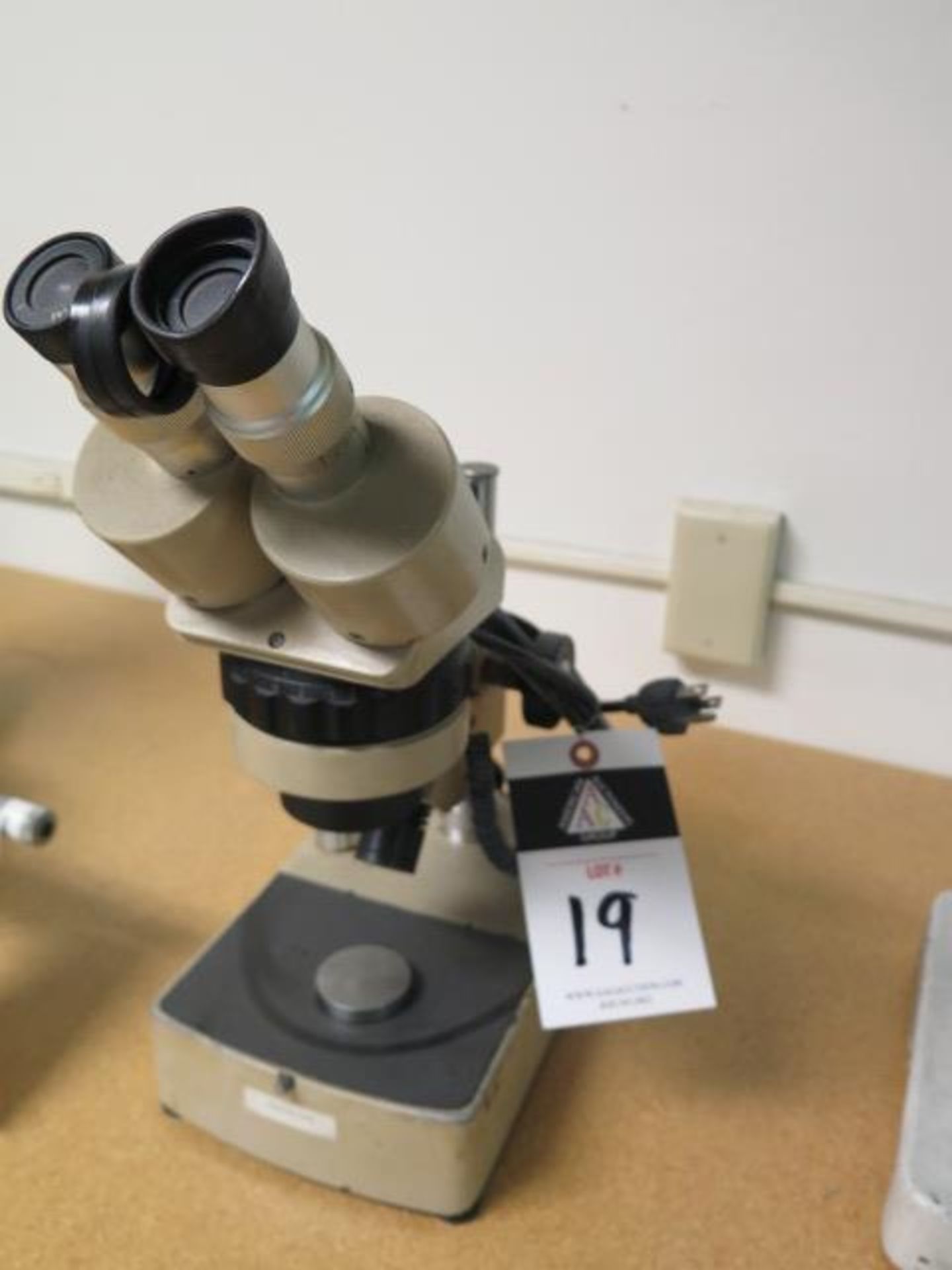{ Group of lots: 19, 20, 21 } Mitutoyo Tool Makers Microscope w/ Light ...