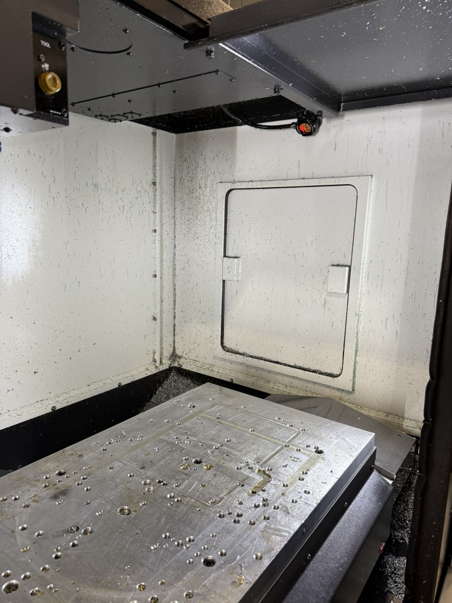 2018 Hyundai Wia Mdl. KF5600 CNC Vertical Machining Center, s/n G2689-0446, w/ Hyundai Wia Fanuc i - Image 9 of 16