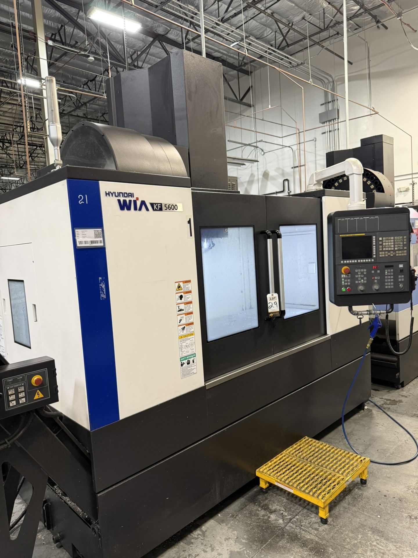2018 Hyundai Wia Mdl. KF5600 CNC Vertical Machining Center, s/n G2689-0446, w/ Hyundai Wia Fanuc i - Image 2 of 16
