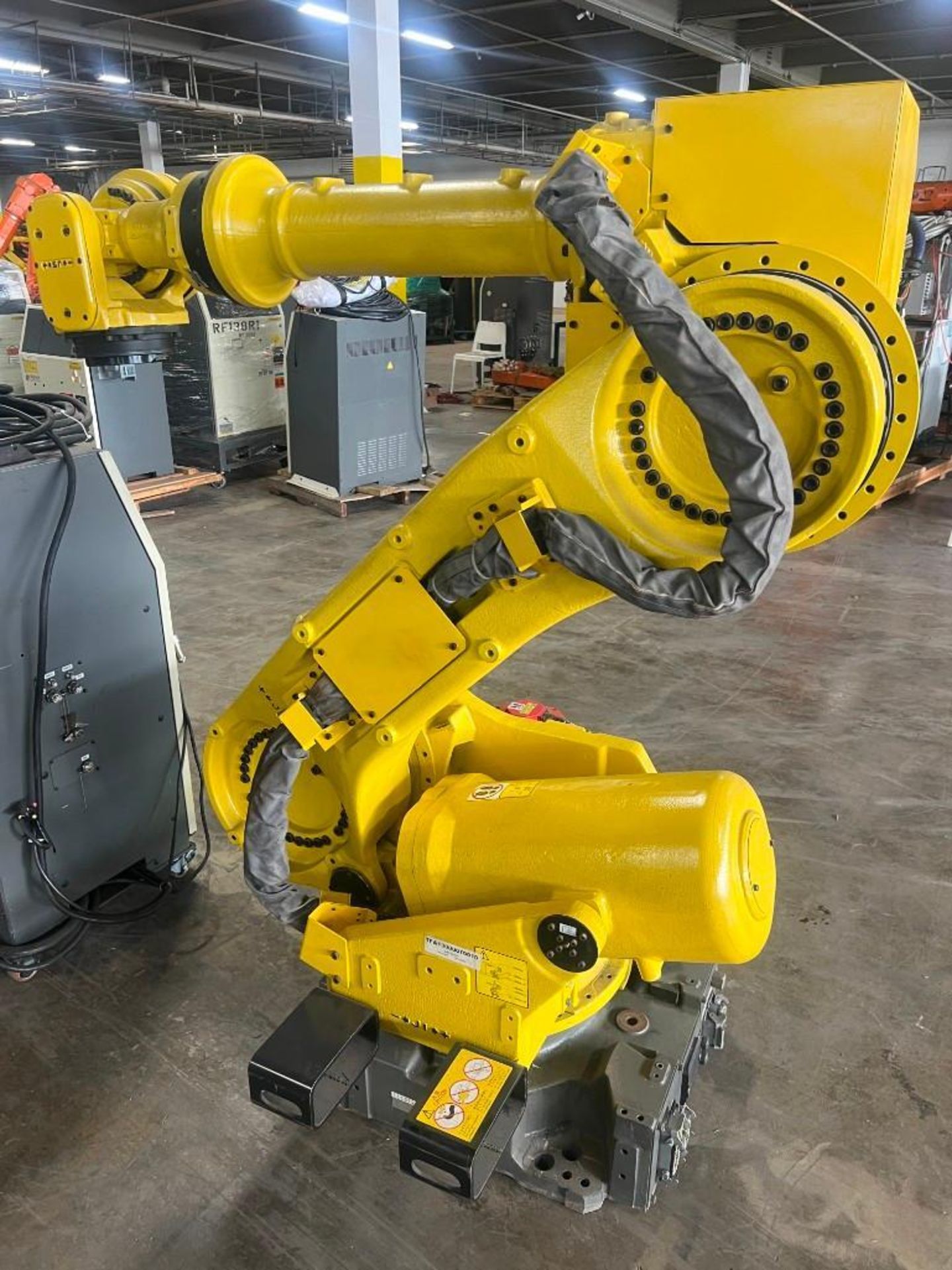 Loading Fee: $ 100.00 2011 Fanuc R2000iB/210F Robot w/R30iA Controller ...