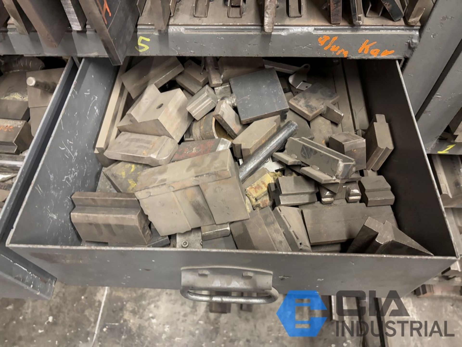 (LOT) MISCELLANEOUS DIES 1