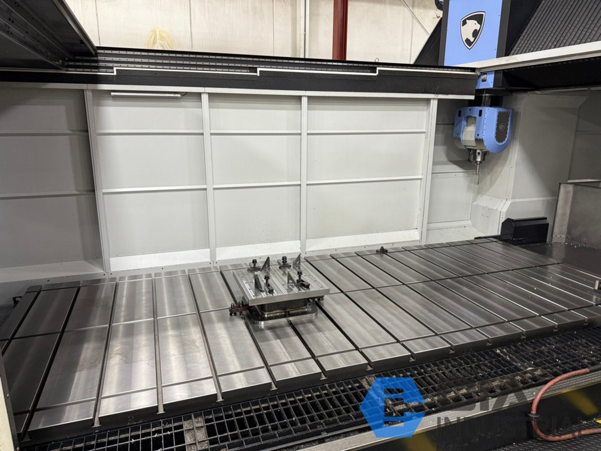 { Group of lots: 15, 16, 17, 18, 19 } DOOSAN MODEL 2550U DOUBLE COLUMN ...