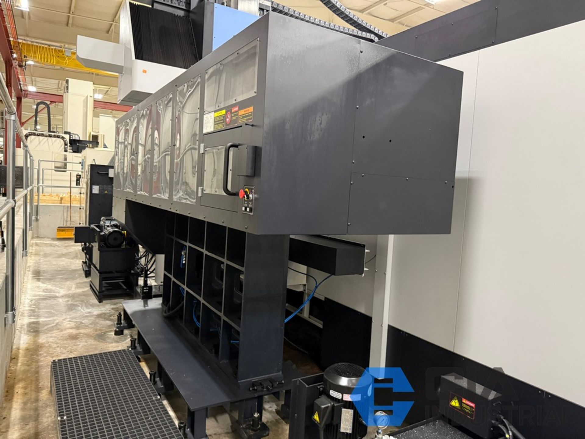 { Group of lots: 15, 16, 17, 18, 19 } DOOSAN MODEL 2550U DOUBLE COLUMN ...