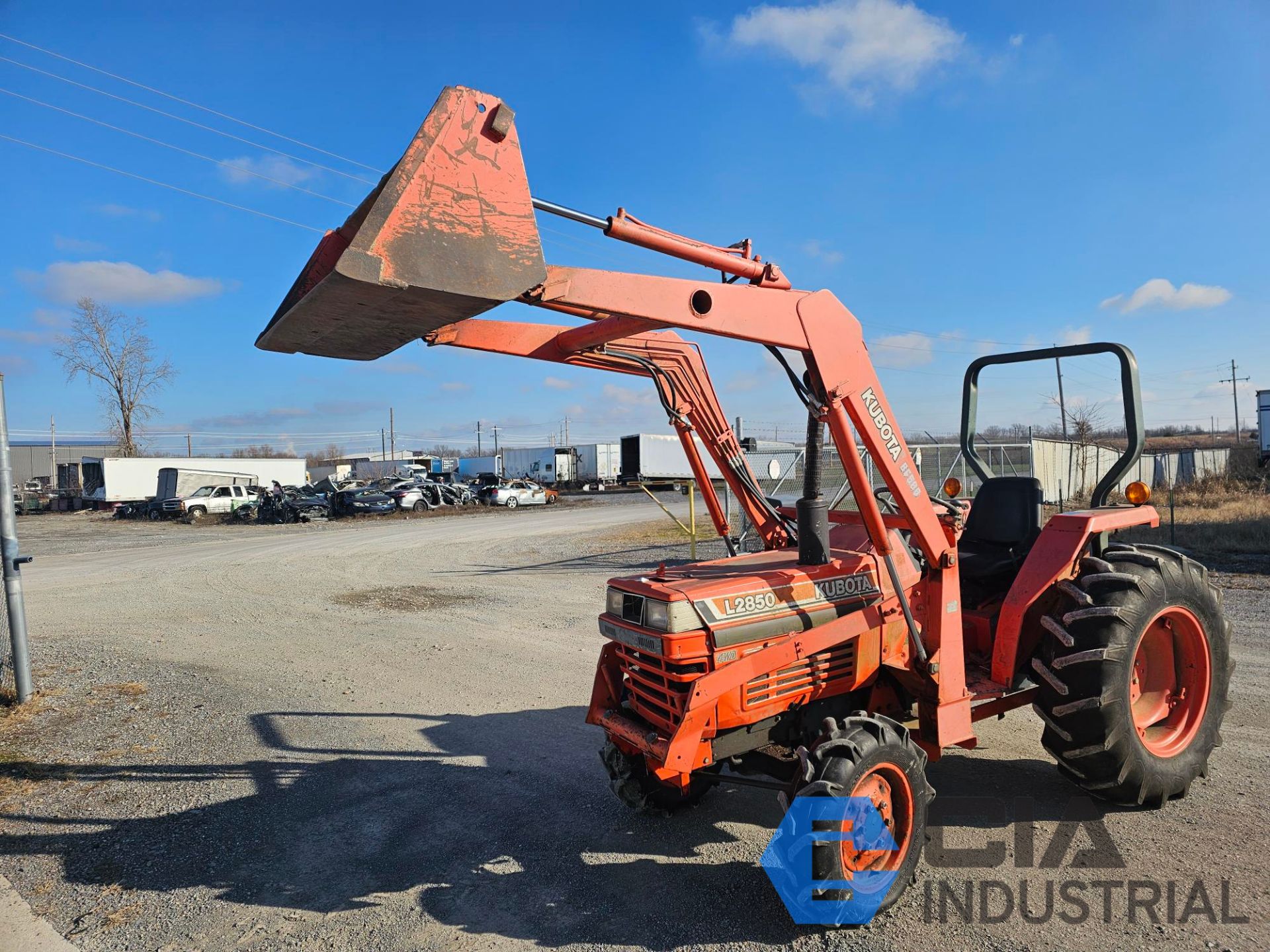 KUBOTA L2850 4X4 DIESEL TRCKTOR WITH BF500 FRONT END LOADER, 1,880 HOURS