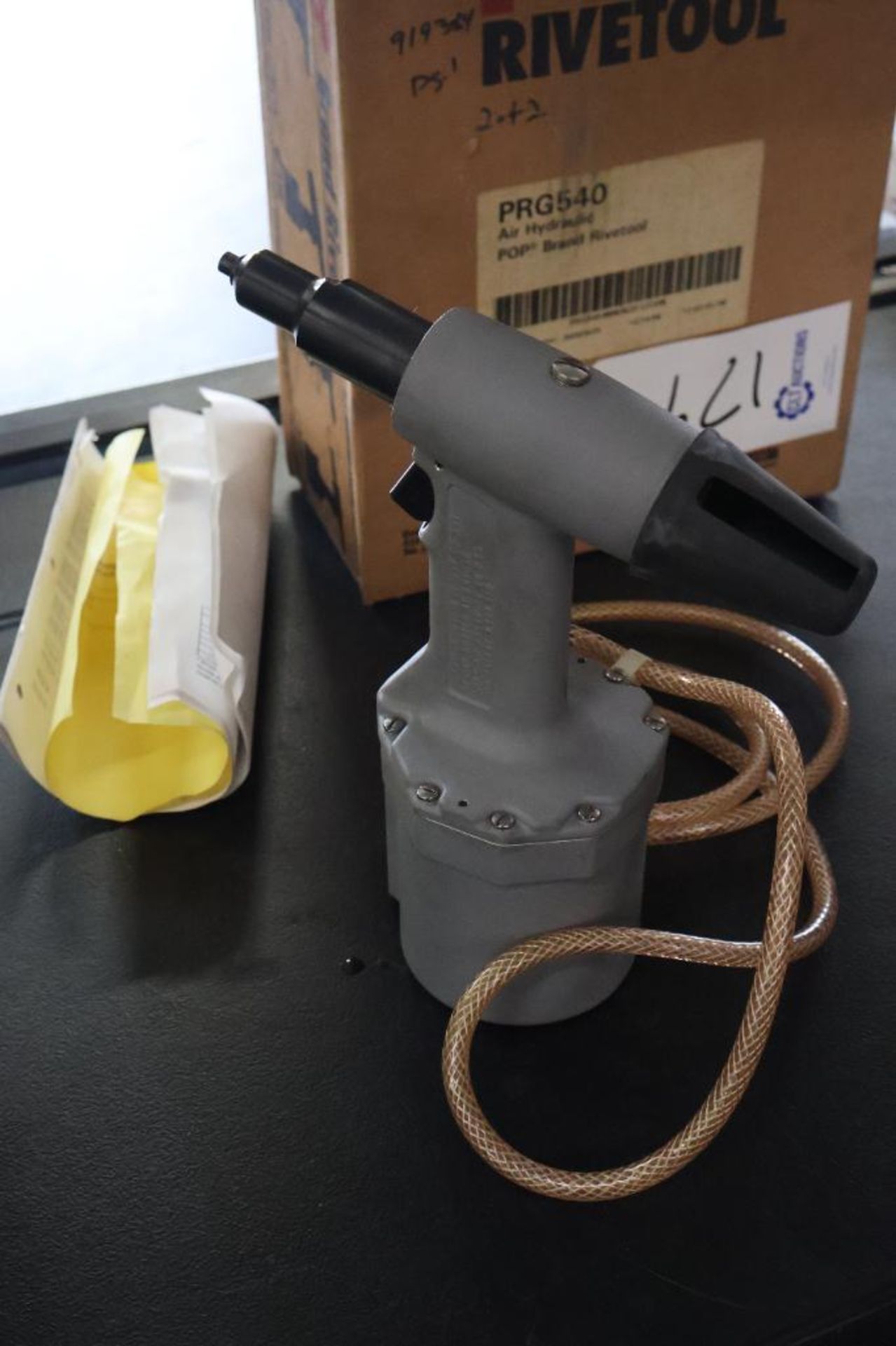 Pop Pneumatic Riveter