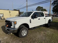 2022 FORD F-250 XL Super Duty Crew Cab 4WD 7.3L gas engine, front mounted snow plow hook up, 73,