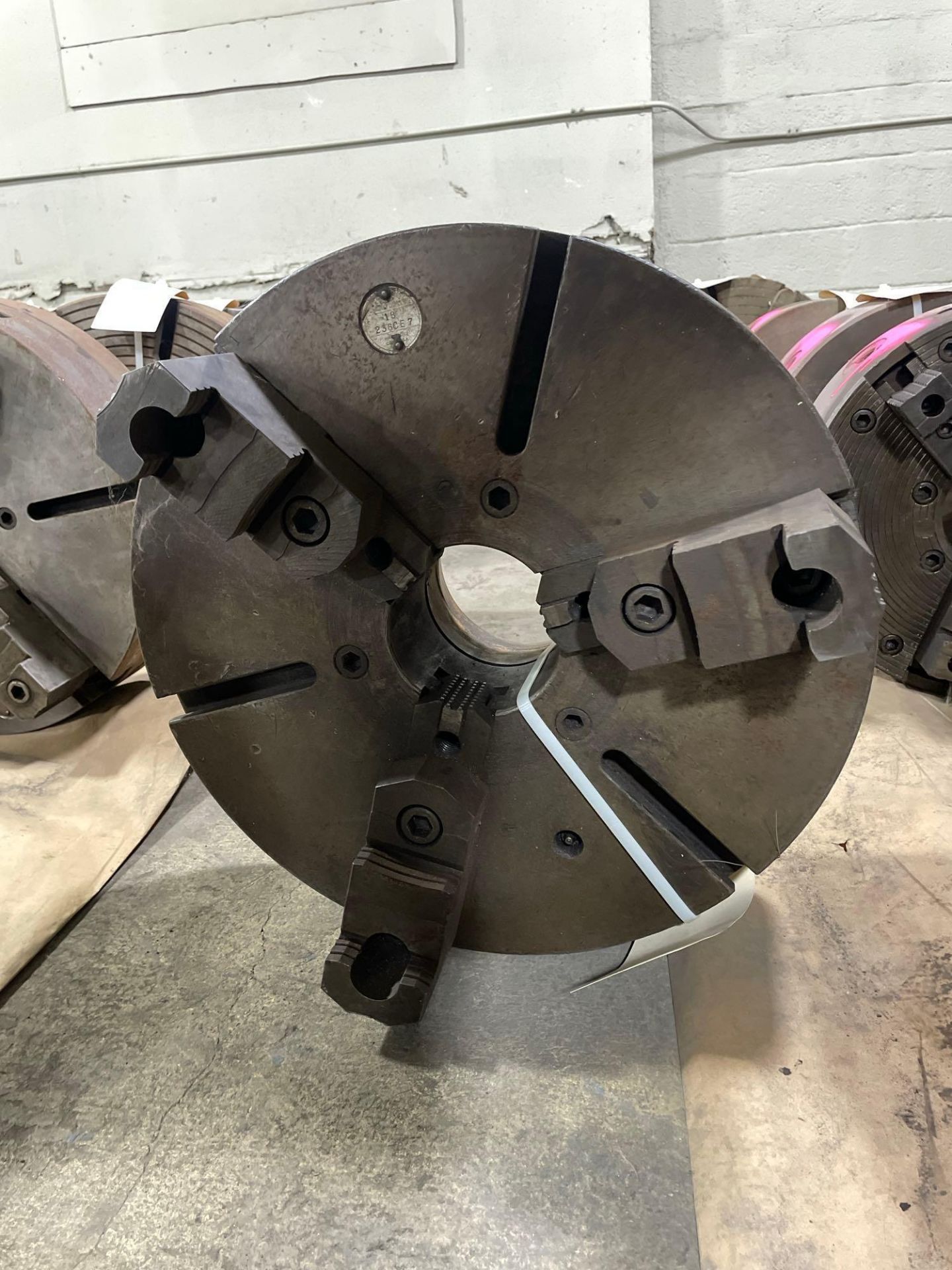 HMT ID: 206 Chuck Brand: Cushman Chuck Size: 18" Chuck Jaws: 3 / 2 ...