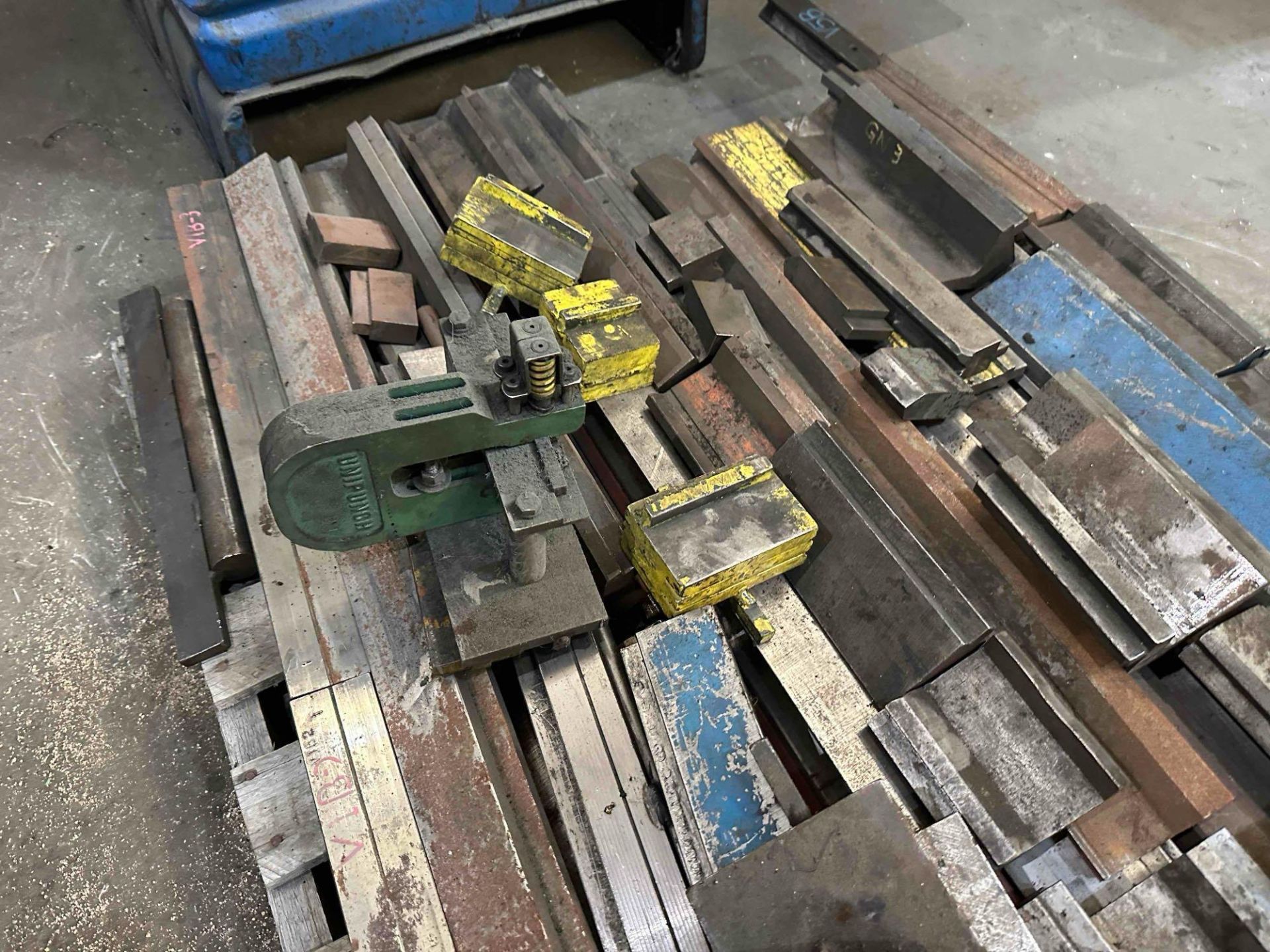 8' x 90 Ton Cincinnati Model 90AF- 8FT Autoform Hydraulic Press - Image 17 of 18