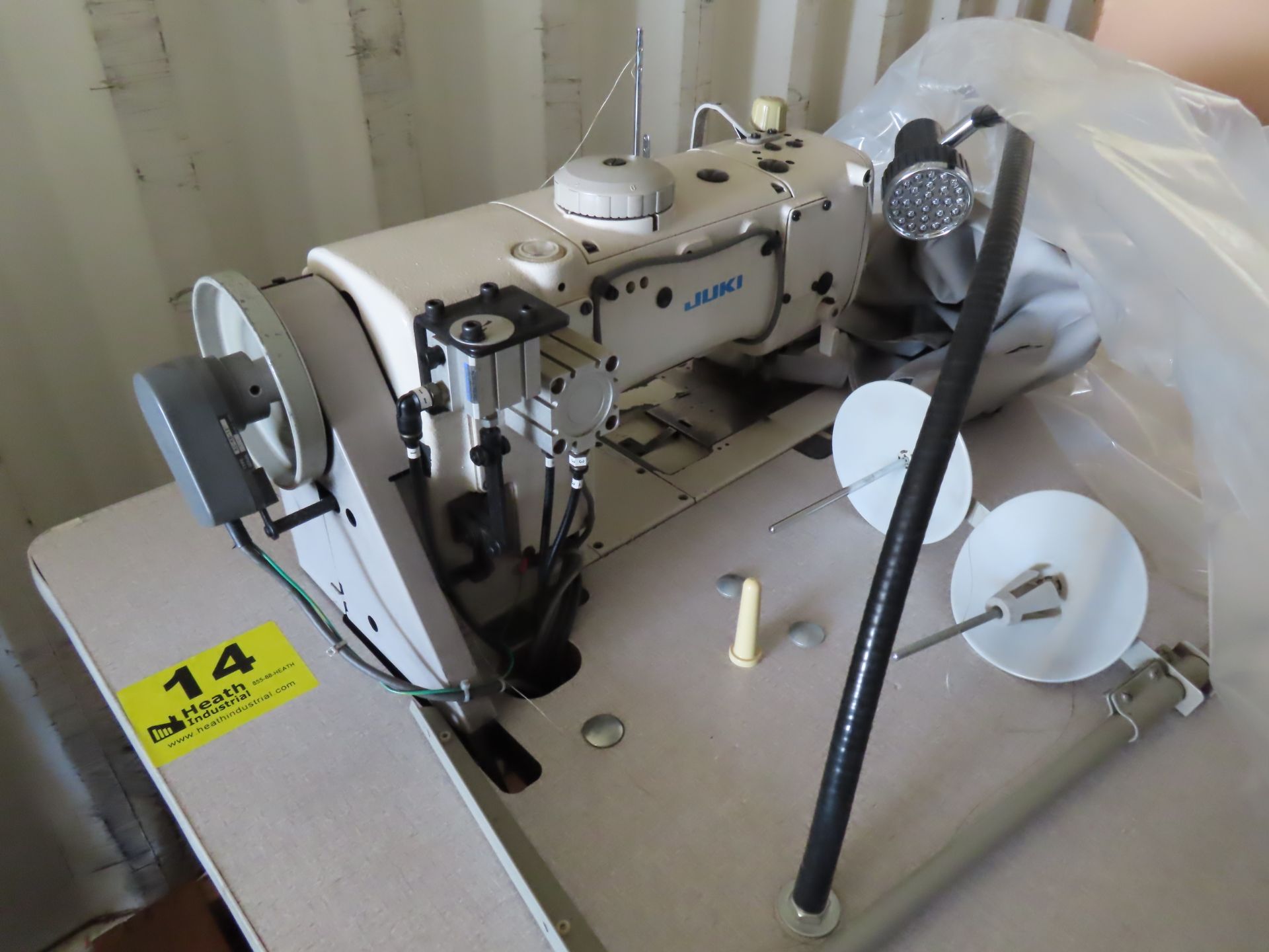 JUKI MODEL LU-2210N-6 COMMERCIAL SEWING MACINE S/N LU0BJ06107 WITH TABLE - Image 27 of 27