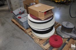 LARGE QUANTITY OF CLEANING PADS