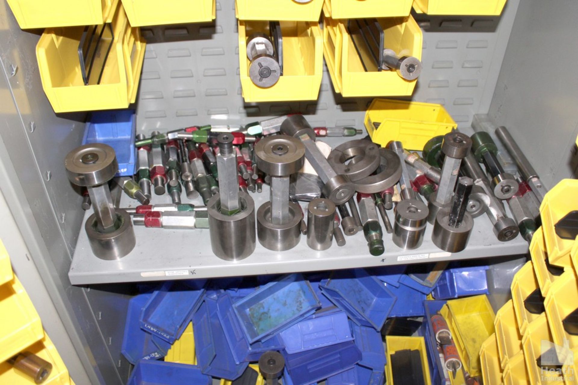 LARGE QTY OF PLUG GAGES IN CABINET (NO CABINET, NO YELLOW BINS)