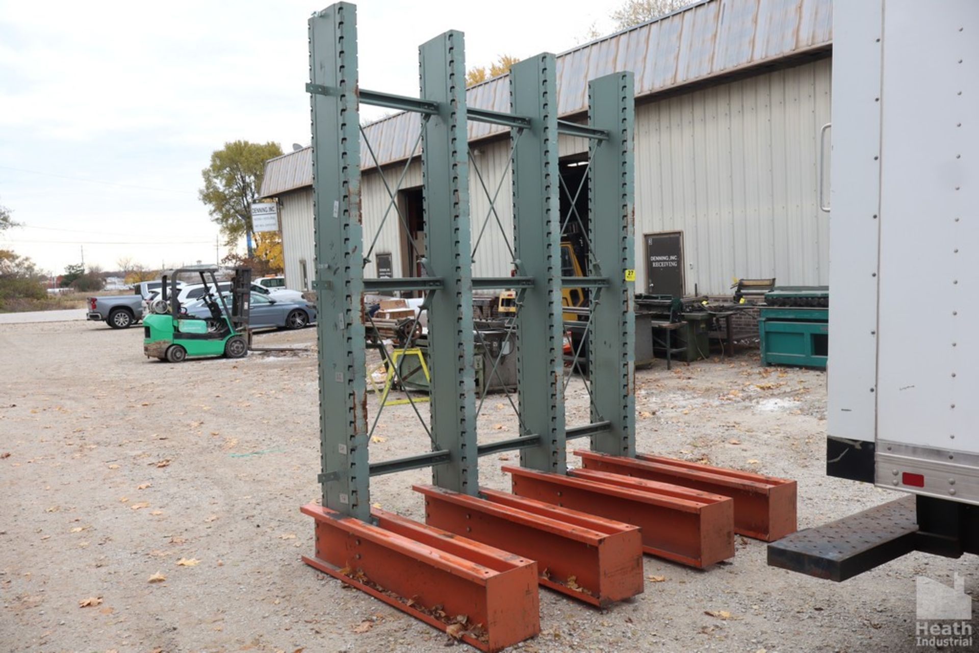 STEEL CANTILEVER RACK 102" X 124" WITH ASSORTED 48" SUPPORT ARMS - Image 3 of 6