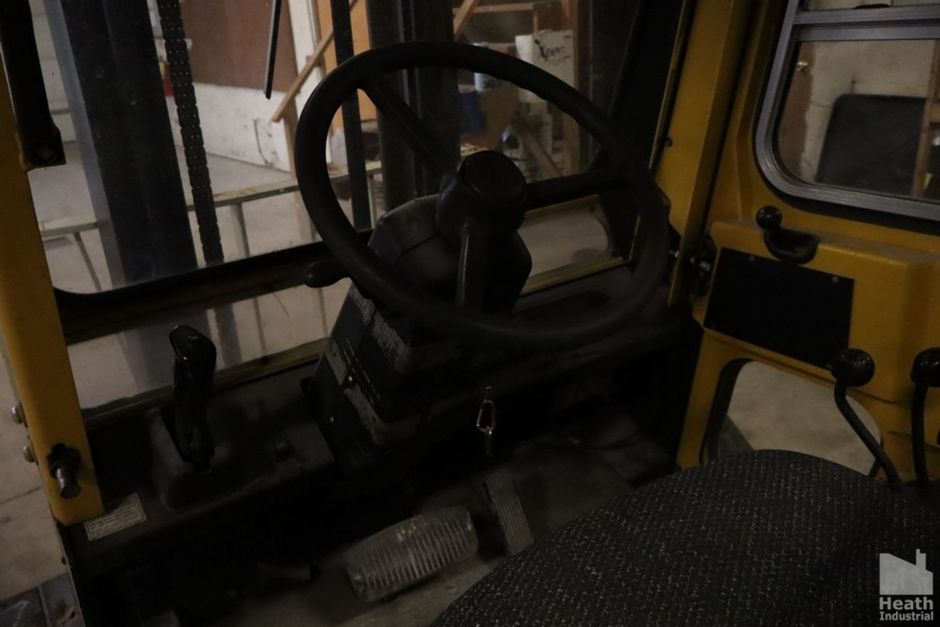 YALE MODEL GLP060TCNUAV097 OUTDOOR FORKLIFT, GAS POWERED, 5,500 LB CAPACITY, 145" REACH DUAL FRONT - Image 12 of 15