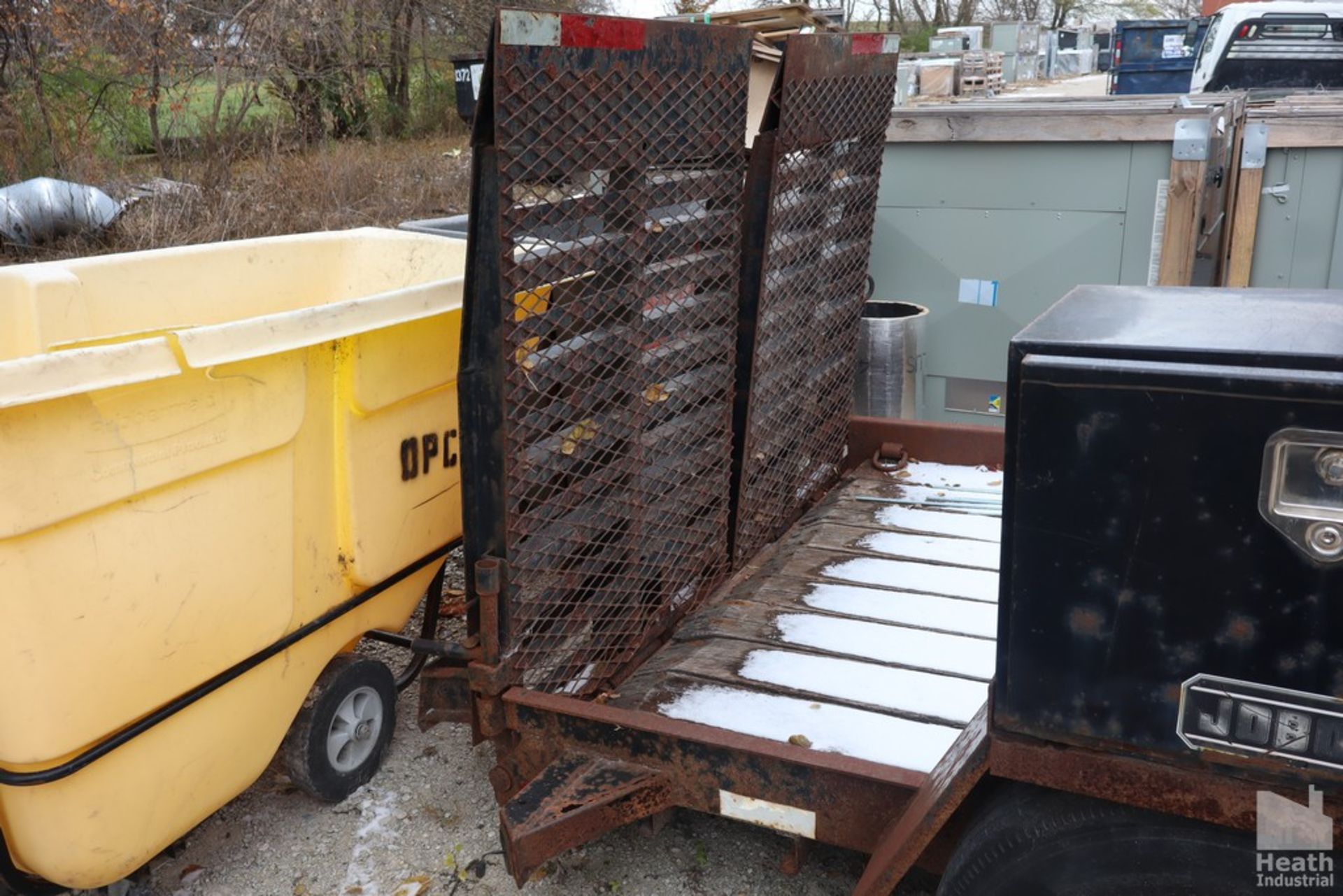 2002 REDI HAUL TANDEM AXLE TILT DECK TRAILER VIN 47SS122T921019185, WOOD DECK WITH STEEL RAMPS 12" X - Image 4 of 7