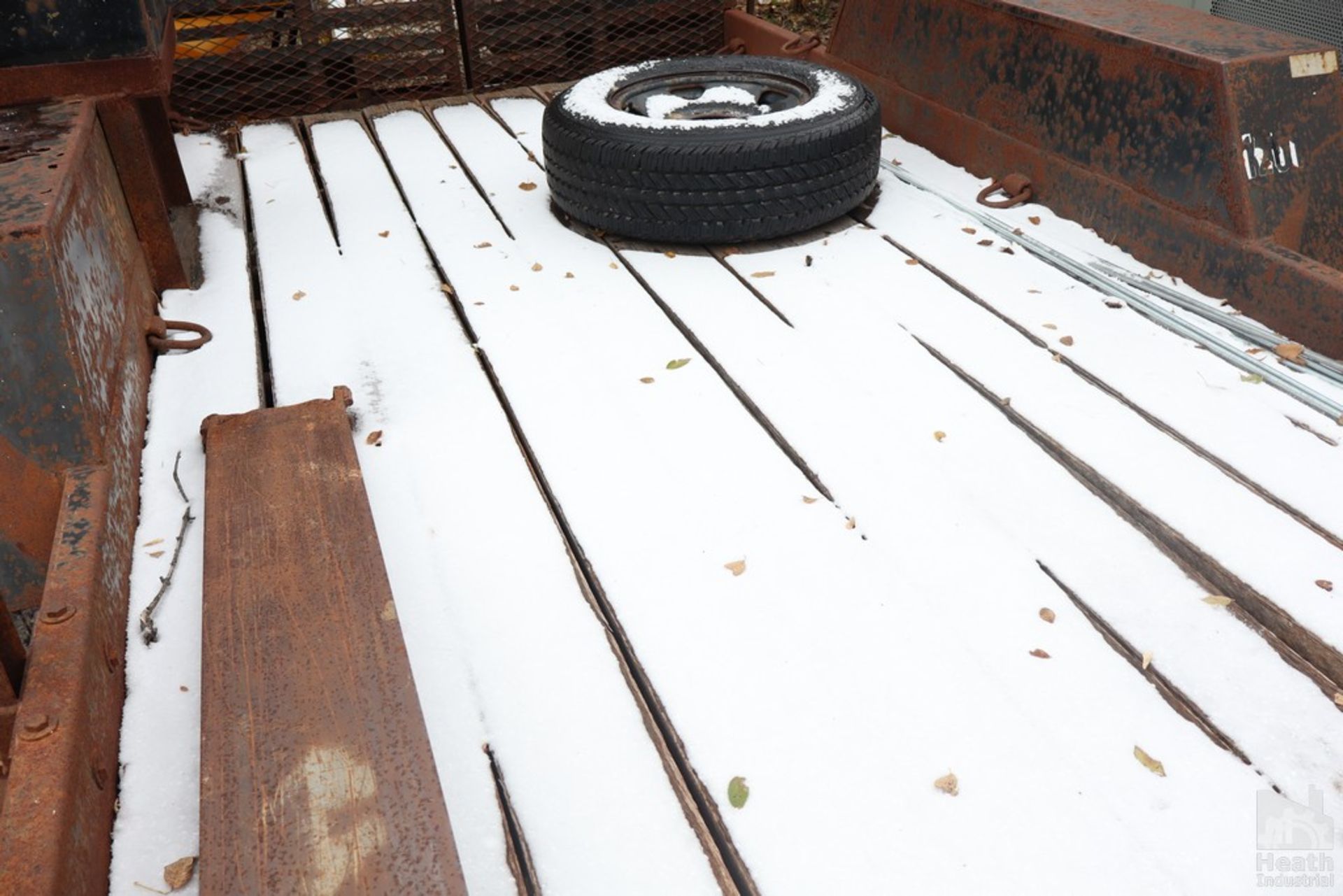 2002 REDI HAUL TANDEM AXLE TILT DECK TRAILER VIN 47SS122T921019185, WOOD DECK WITH STEEL RAMPS 12" X - Image 2 of 7