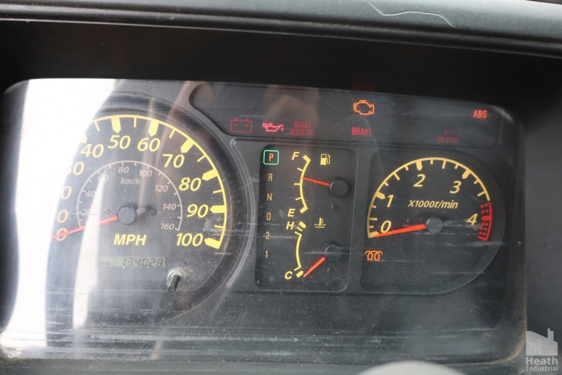 2006 ISUZU MODEL NPRHD-5.2 L DIESEL DUALLY FLATBED TRUCK 92" X 136" BED, 2" HIGH RECEIVER, 134,028 - Image 8 of 11