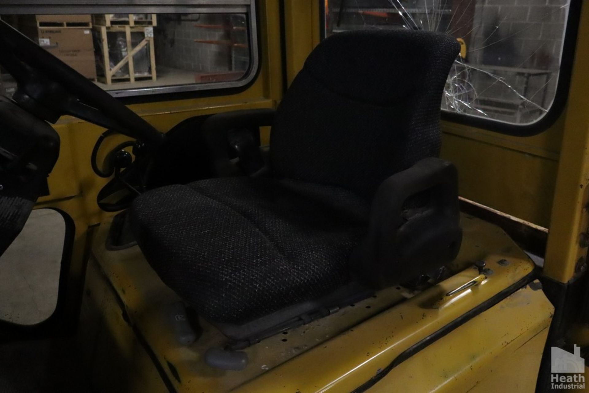 YALE MODEL GLP060TCNUAV097 OUTDOOR FORKLIFT, GAS POWERED, 5,500 LB CAPACITY, 145" REACH DUAL FRONT - Image 13 of 15