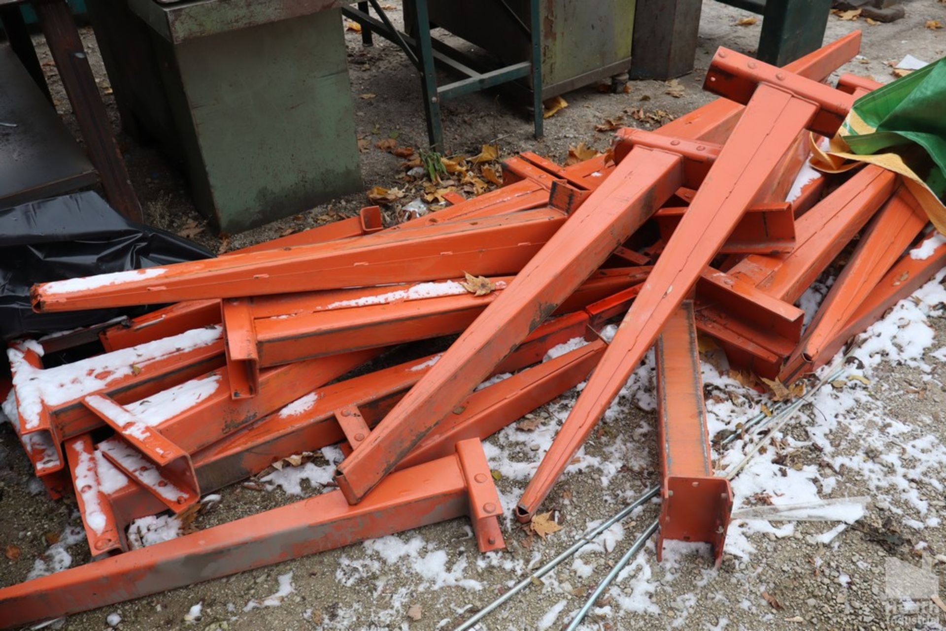 STEEL CANTILEVER RACK 102" X 124" WITH ASSORTED 48" SUPPORT ARMS - Image 4 of 6