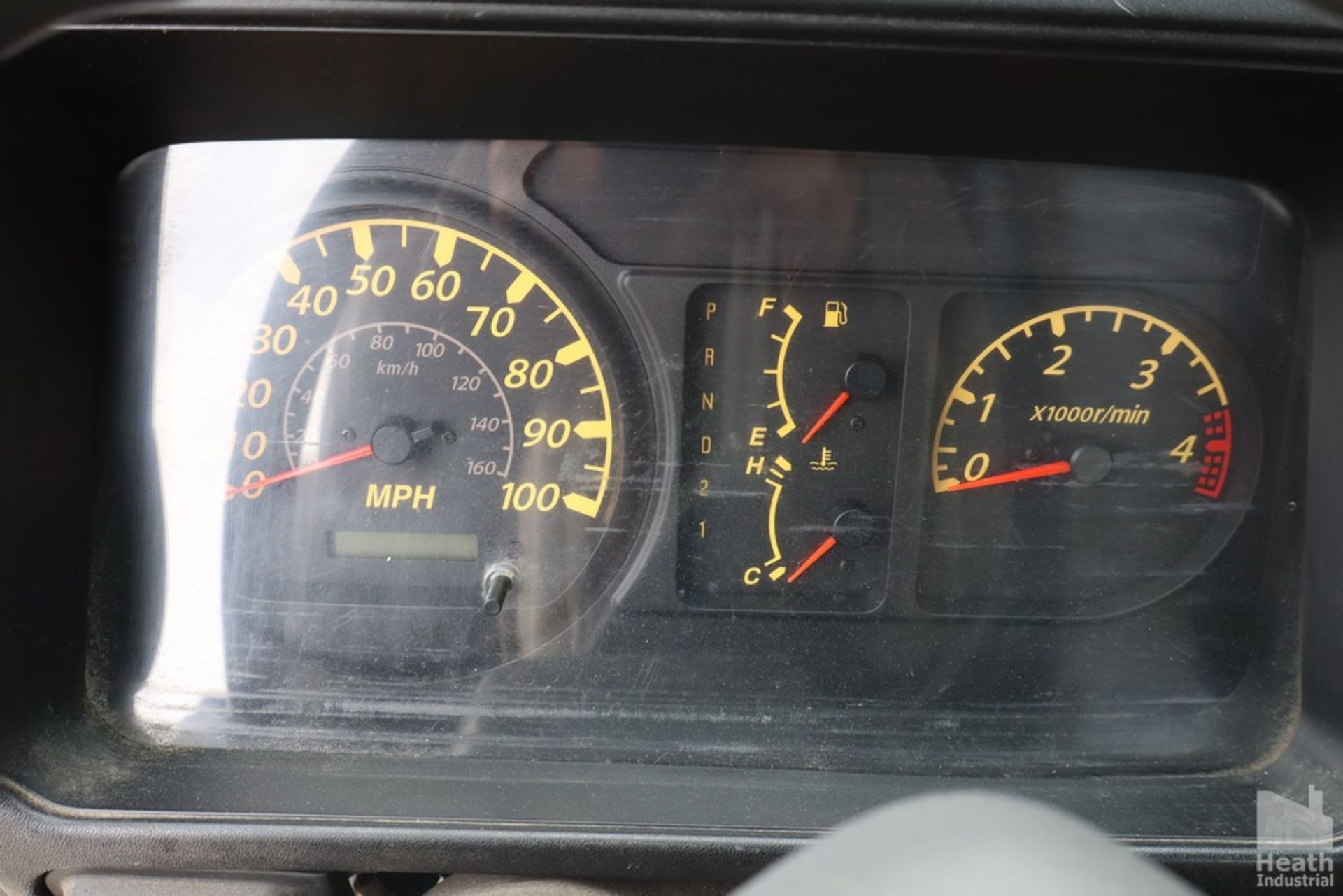 2006 ISUZU MODEL NPRHD-5.2 L DIESEL DUALLY FLATBED TRUCK 92" X 136" BED, 2" HIGH RECEIVER, 134,028 - Image 7 of 11