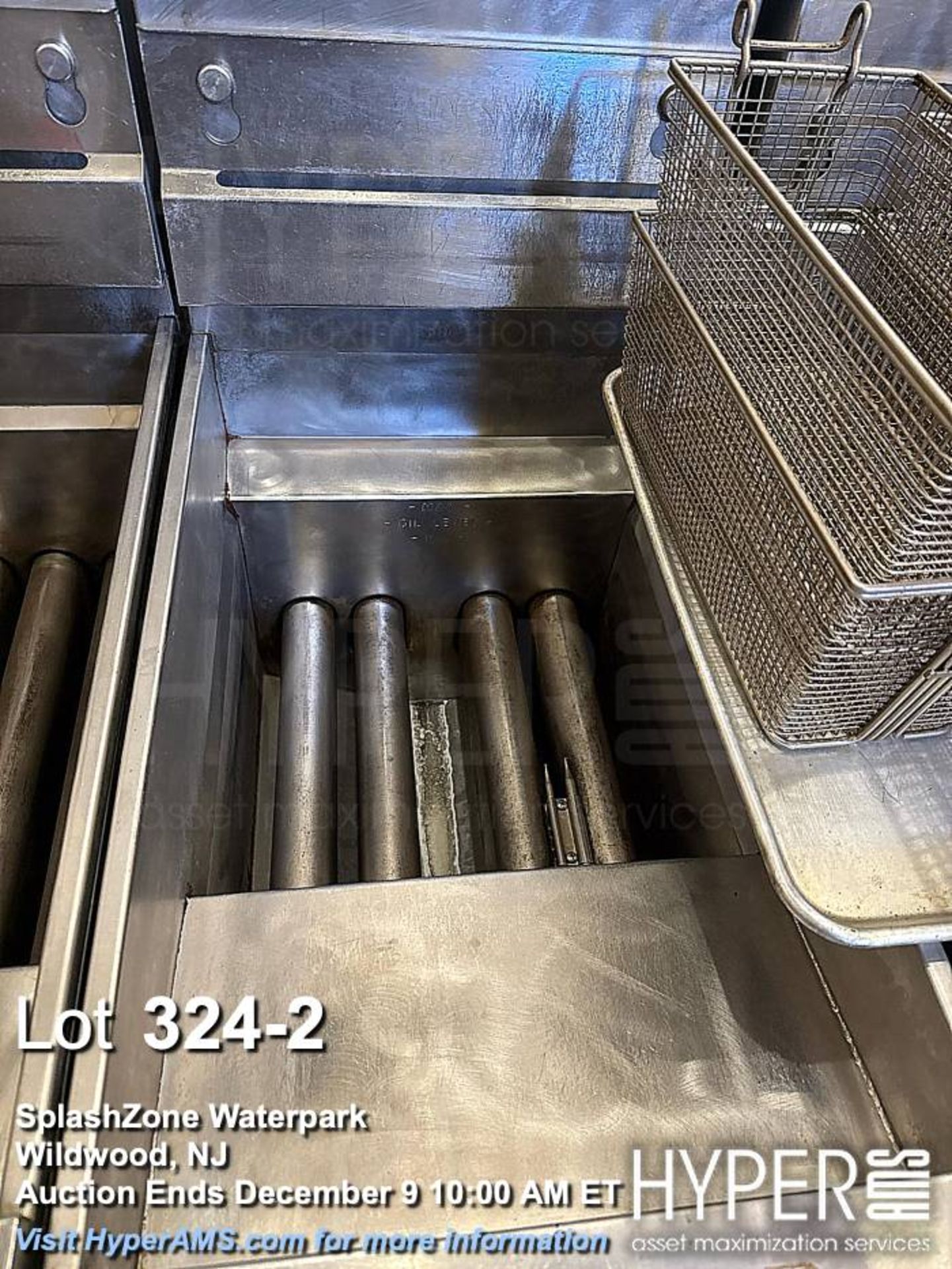 Pitco SG14 Commercial Deep Fryer, Natural Gas, 40-50 lbs Capacity - Image 2 of 3