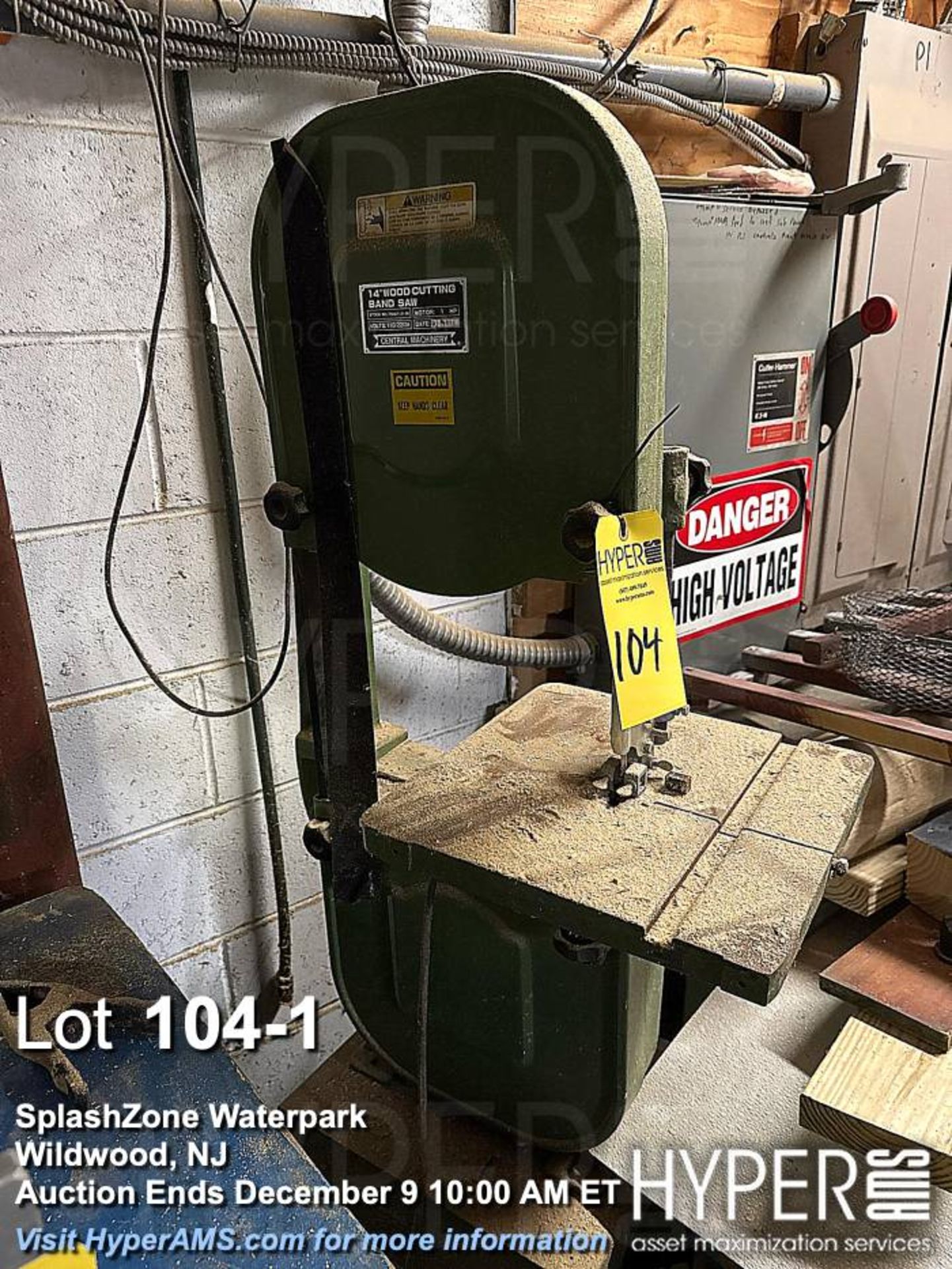 Central Machinery 14" Wood Cutting Band Saw, 1 HP, 110/220V, Serial T5803/7146