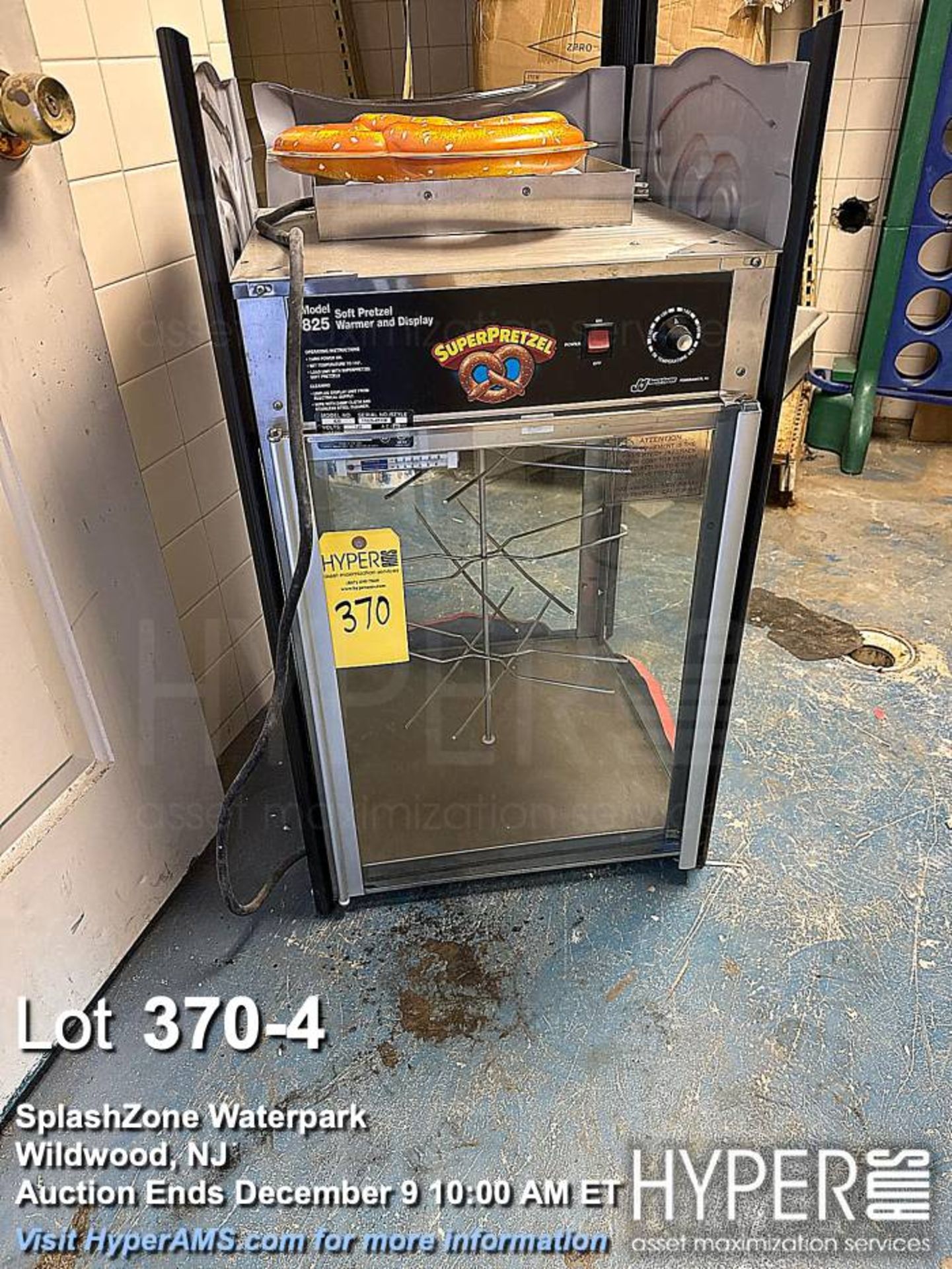 SuperPretzel 825 Warmer Display Case, 120V, 965W, Serial 11025-05108 - Image 4 of 4