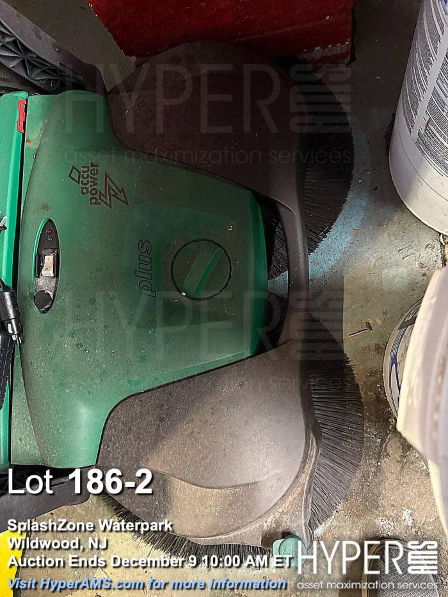 Bissell BG697 Commercial Floor Sweeper, 31" Path Width, Manual Power - Image 2 of 3