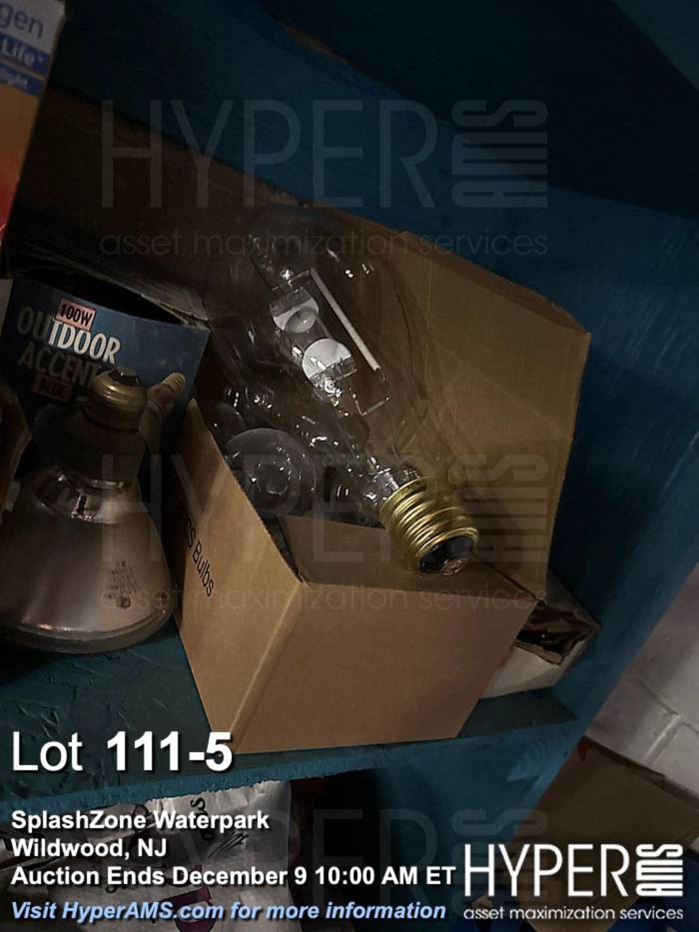 Lot of lamps and bulbs, including: GE Metal Halide & Halogen Light Bulbs, 35W-100W, 3500K, Various P - Image 5 of 5