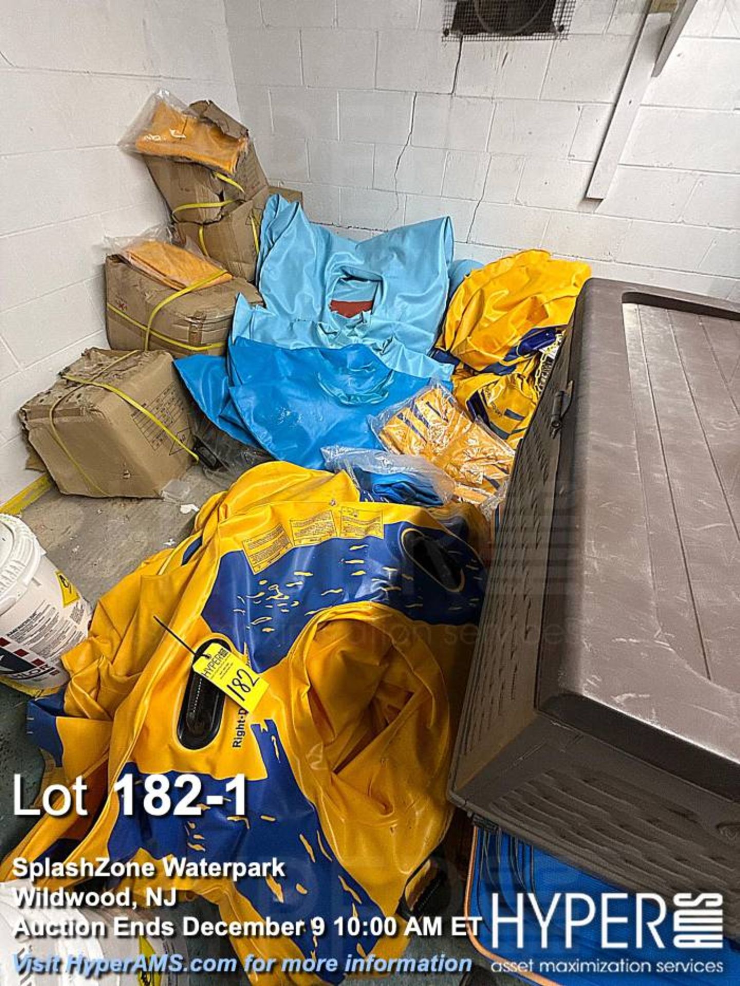 ZPRO ZC8V48 Inflatable Waterpark Tubes, Yellow & Blue, approximately 48 inches in diameter, 2-person