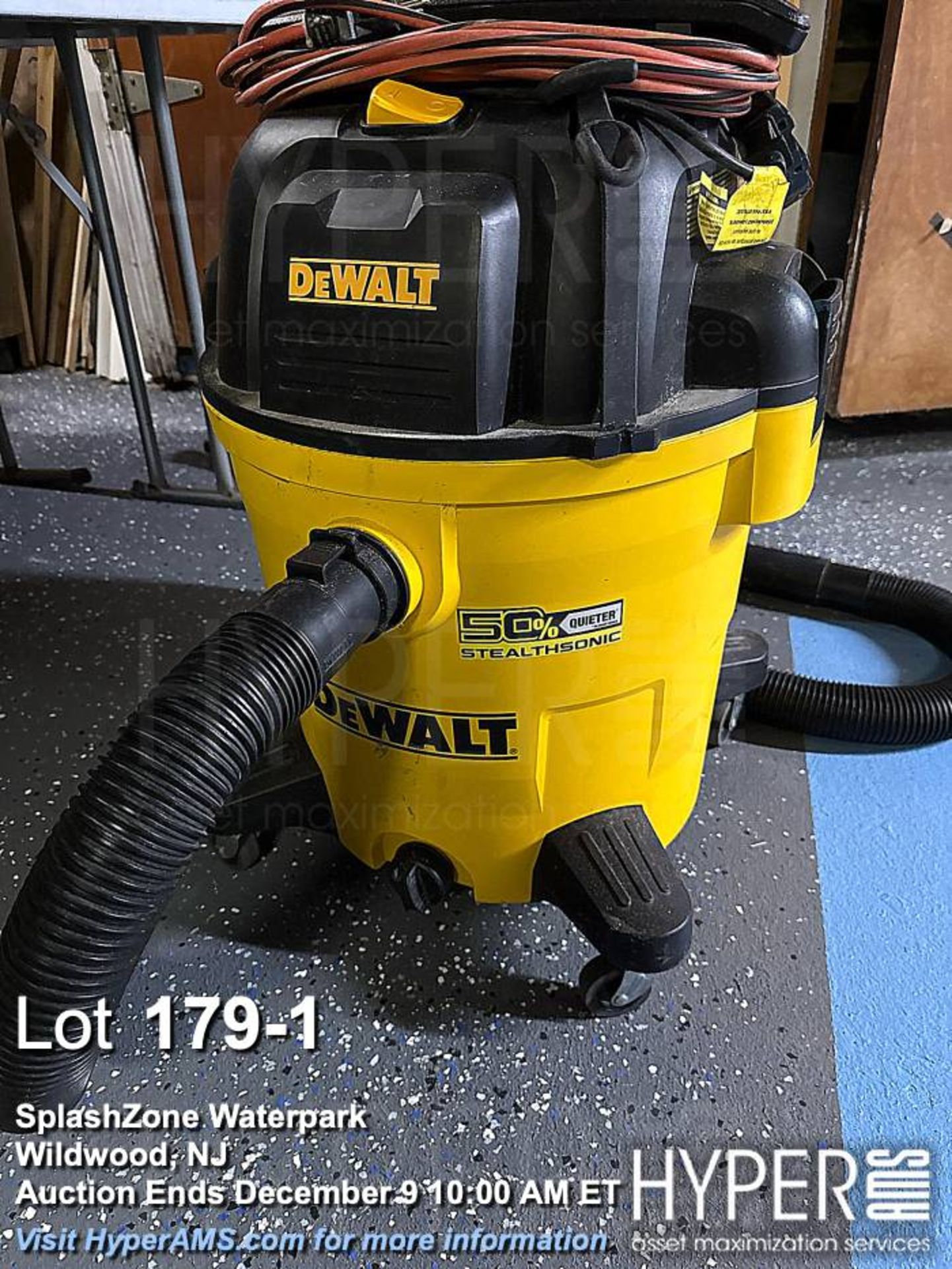 DeWalt DXV12P-QT Wet/Dry Vacuum, 12 Gallon, 120V, 8A, Serial #0524