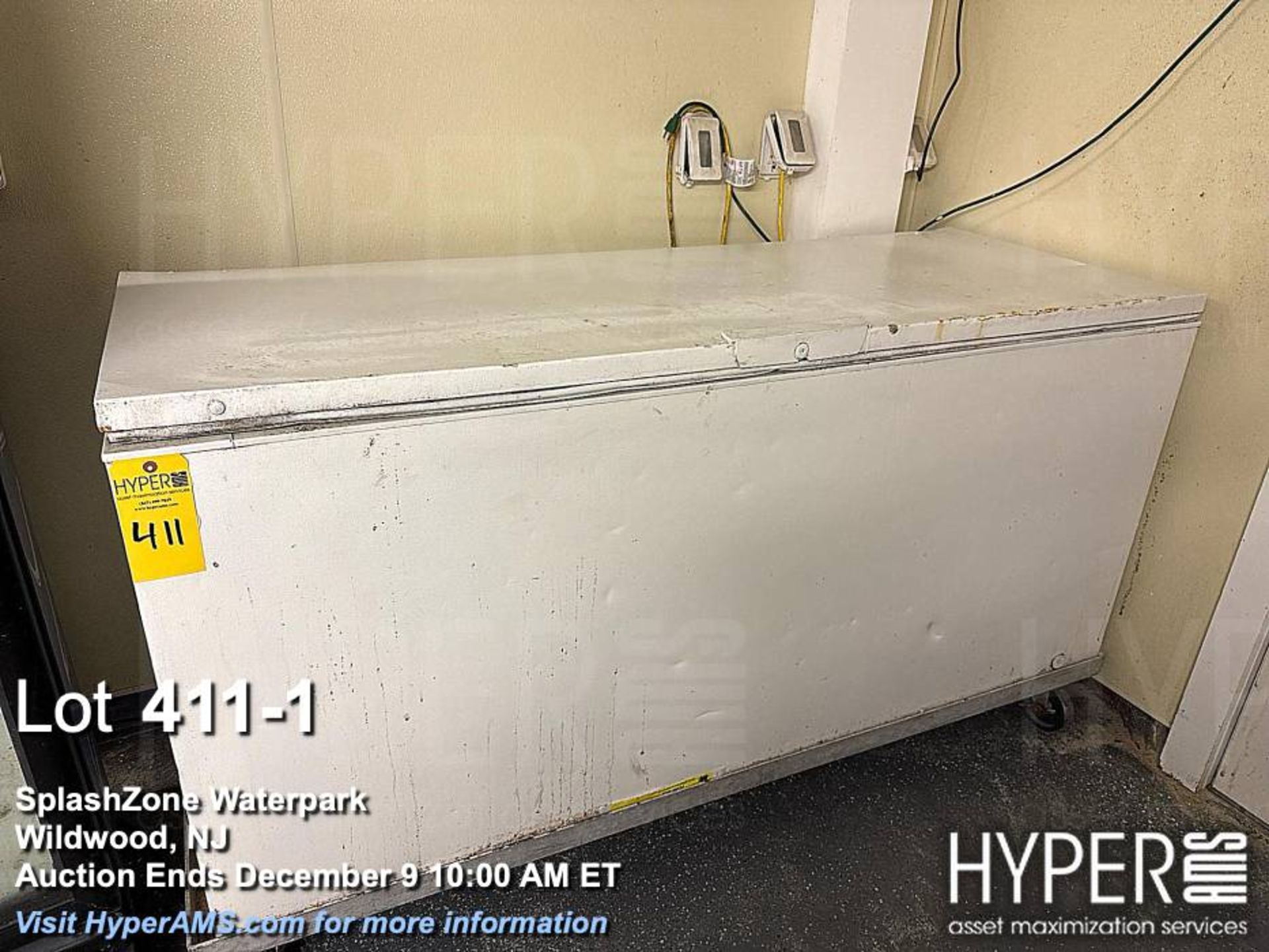 Electrolux FFFC22M6QW Chest Freezer, 22 cu. ft., Serial WB62451888