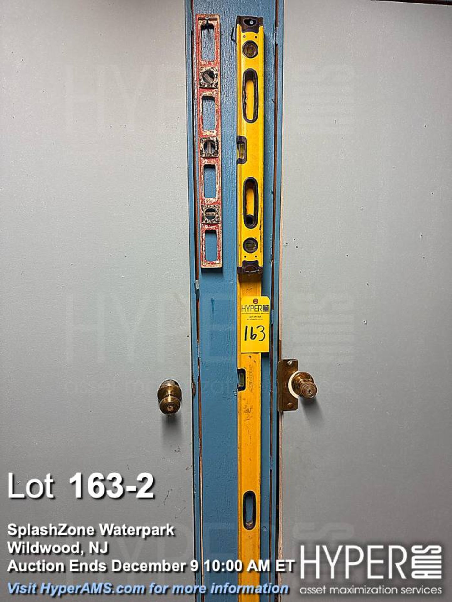 Lot levels and straight edge - Image 2 of 3