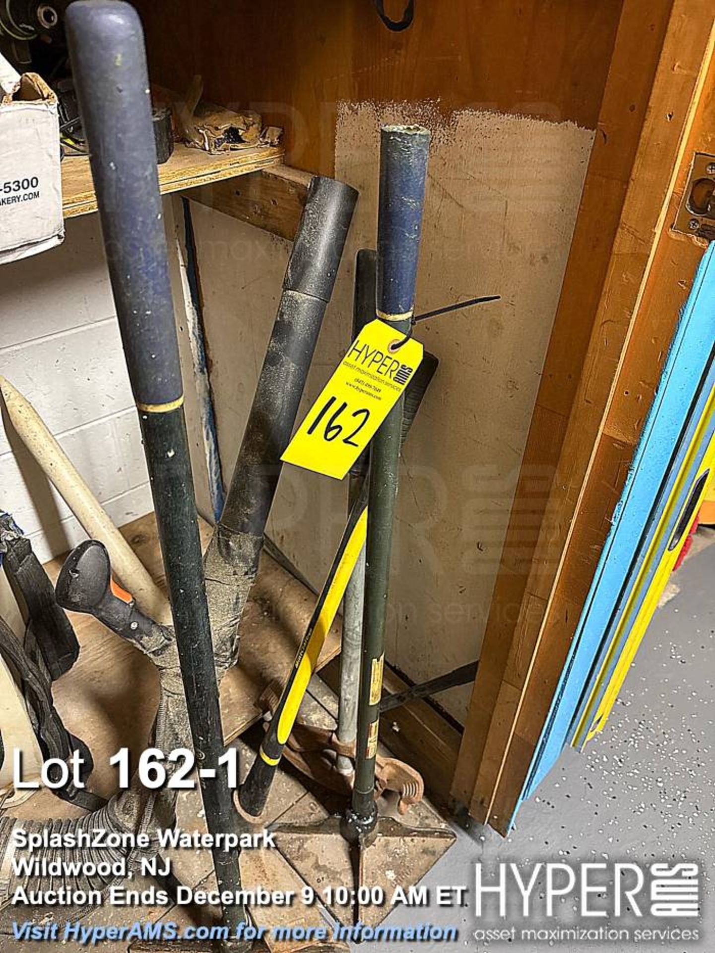 Lot Heavy-Duty Tamper Tool with Steel Head and Wooden/Metal Handle