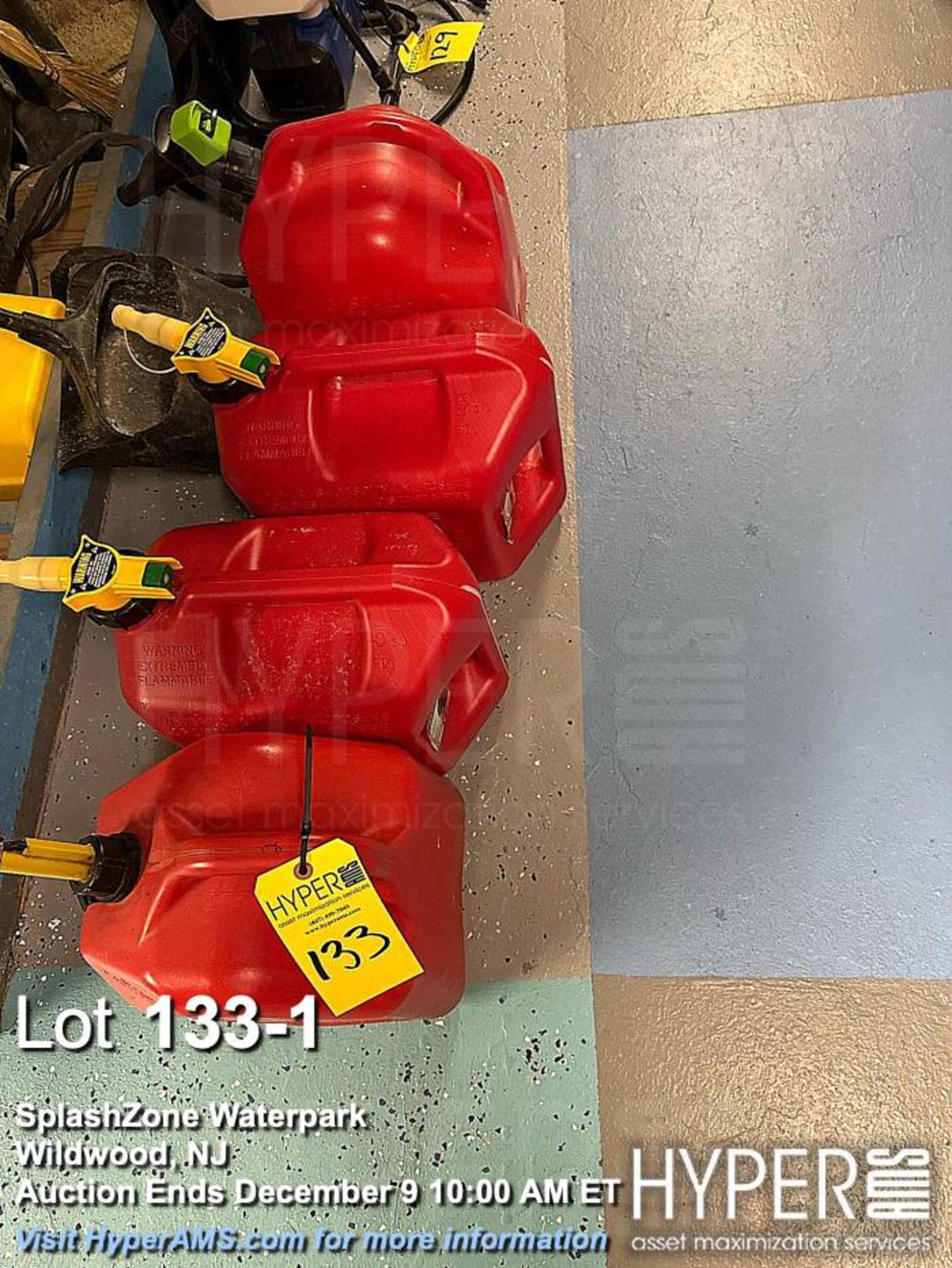 Lot o (4) No-Spill Gasoline Can, 5 Gallon Capacity, Auto-Stop Flow Control, USA Made