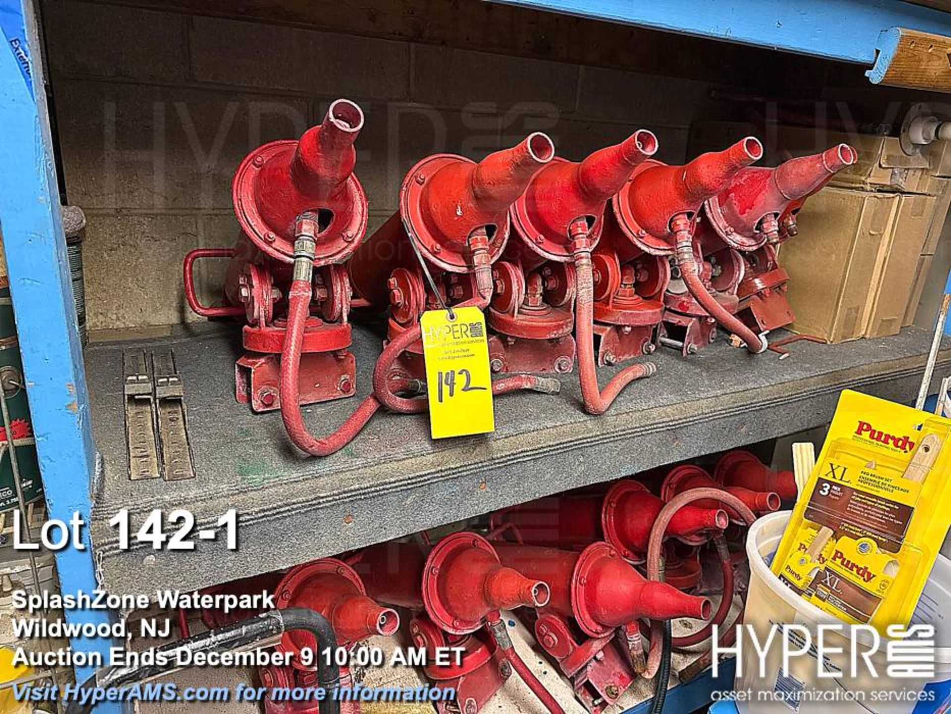 Lot (12) spray cannons