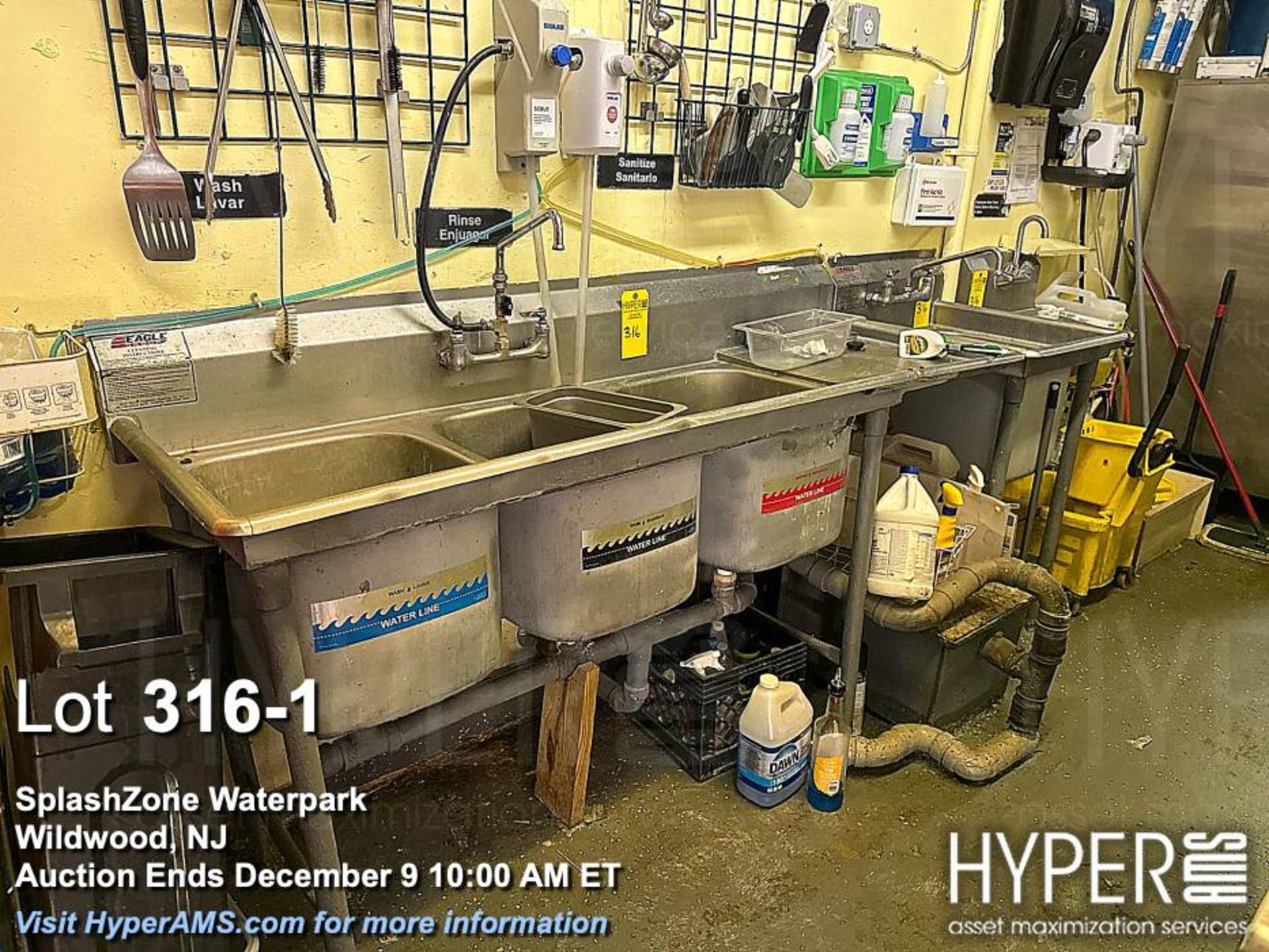 Lot (3) kitchen sinks, stainless steel: Three bay wash sink, single extra rinse, hand sink