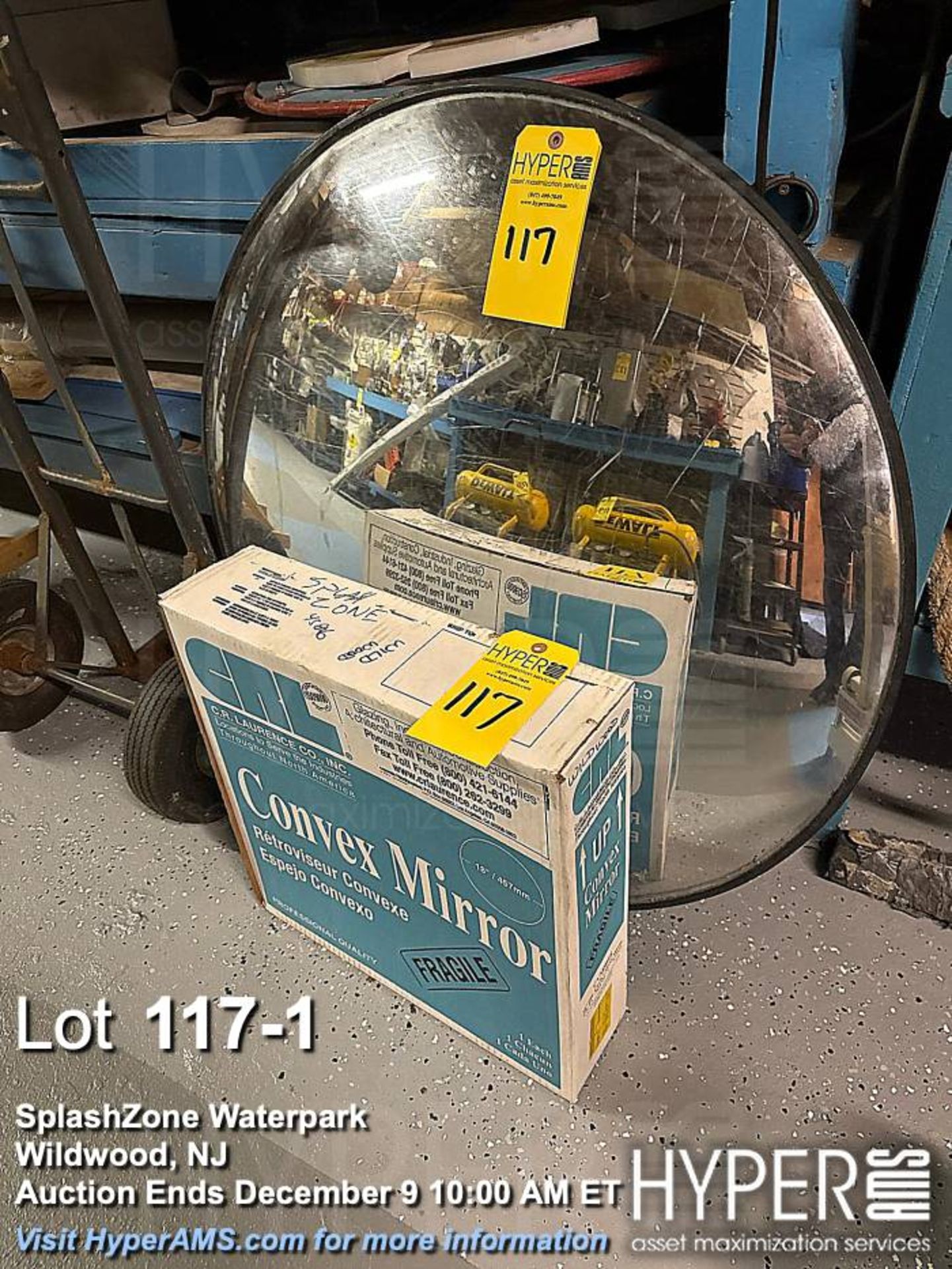 Lot (2) convex mirrors