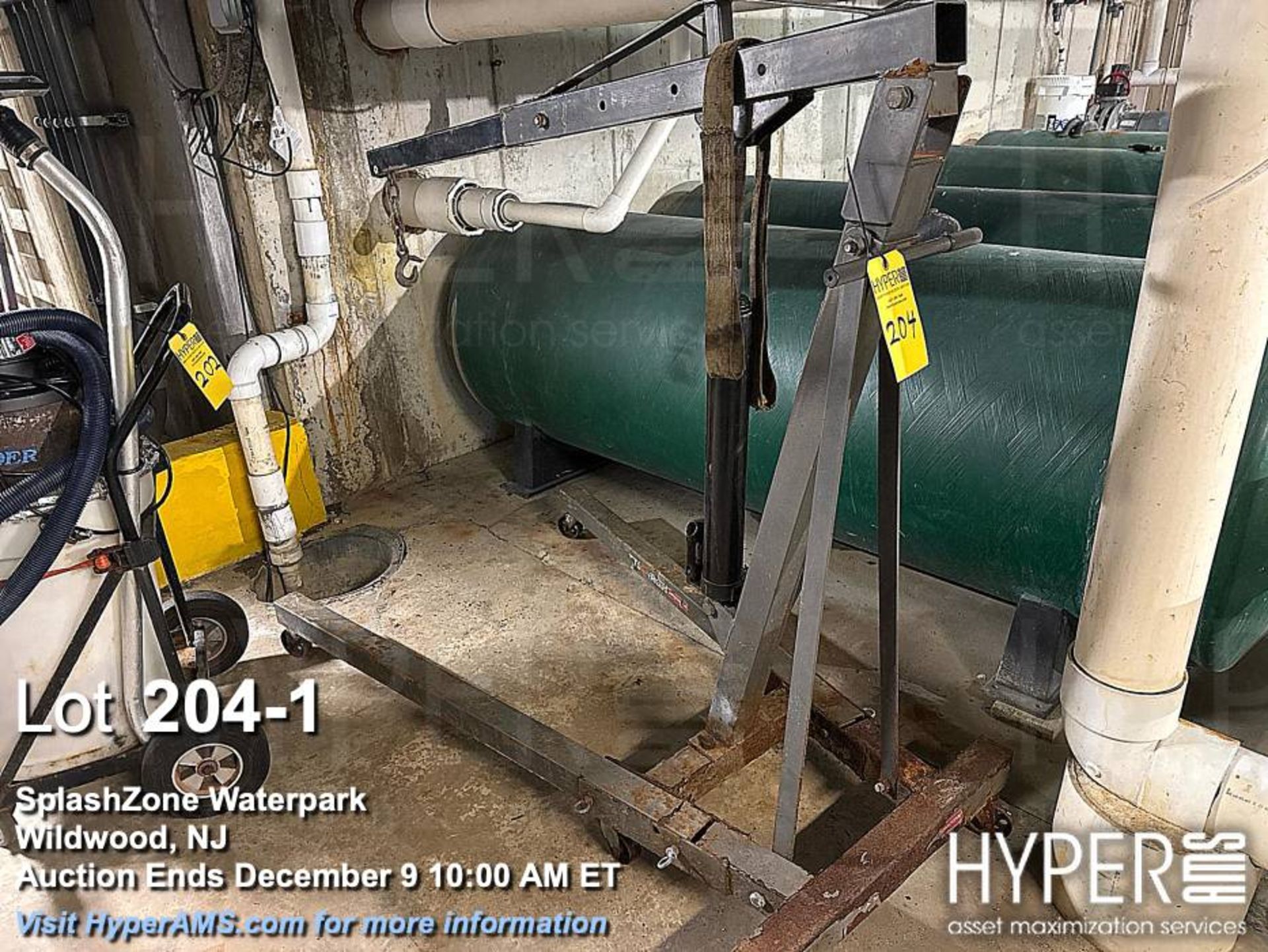 Pittsburgh 2 Ton Folding Engine Crane, Heavy Duty, Gray