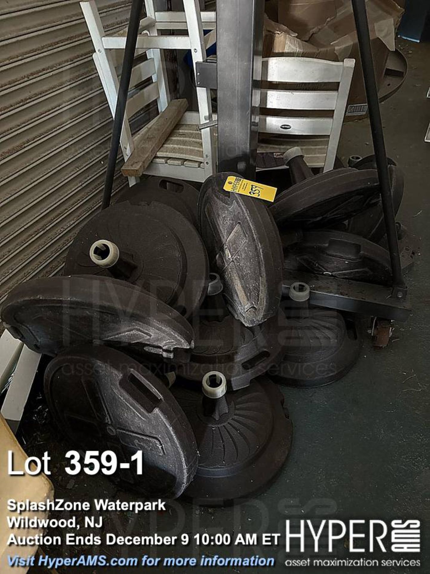 Lot (aprox 12) plastic umbrella stands