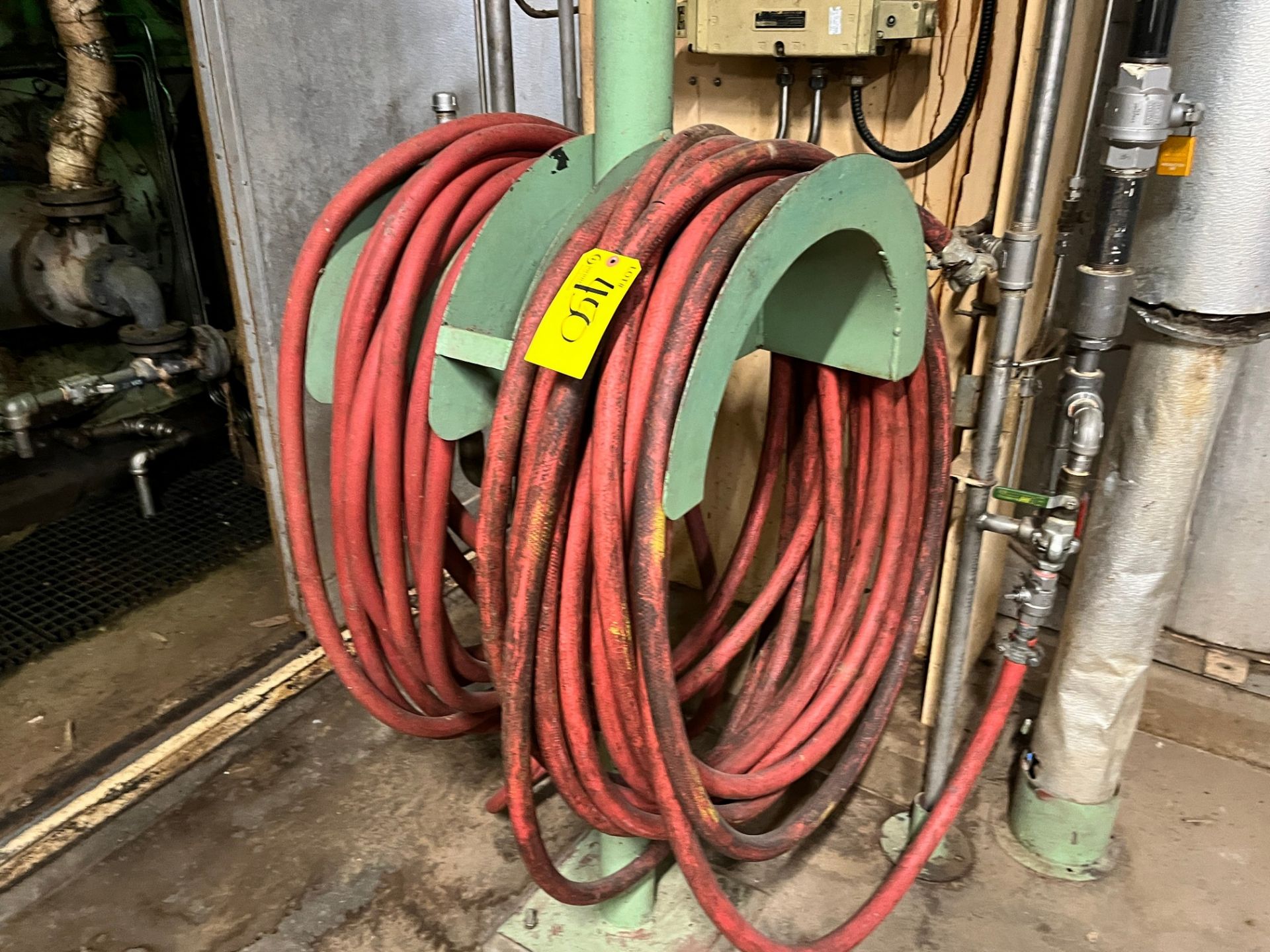 LOT OF (5) WATER HOSE STAND AND HOSES